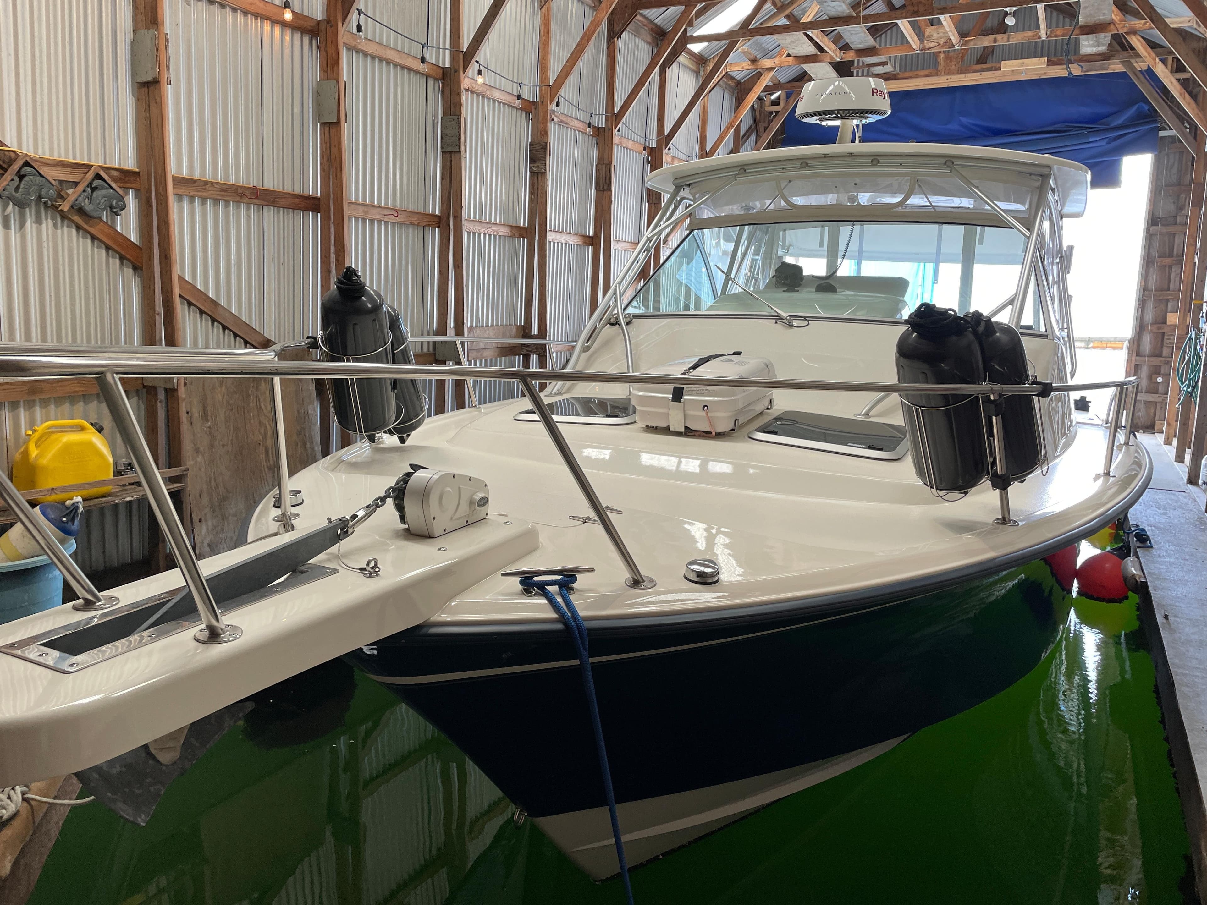 2004 Grady-White 330