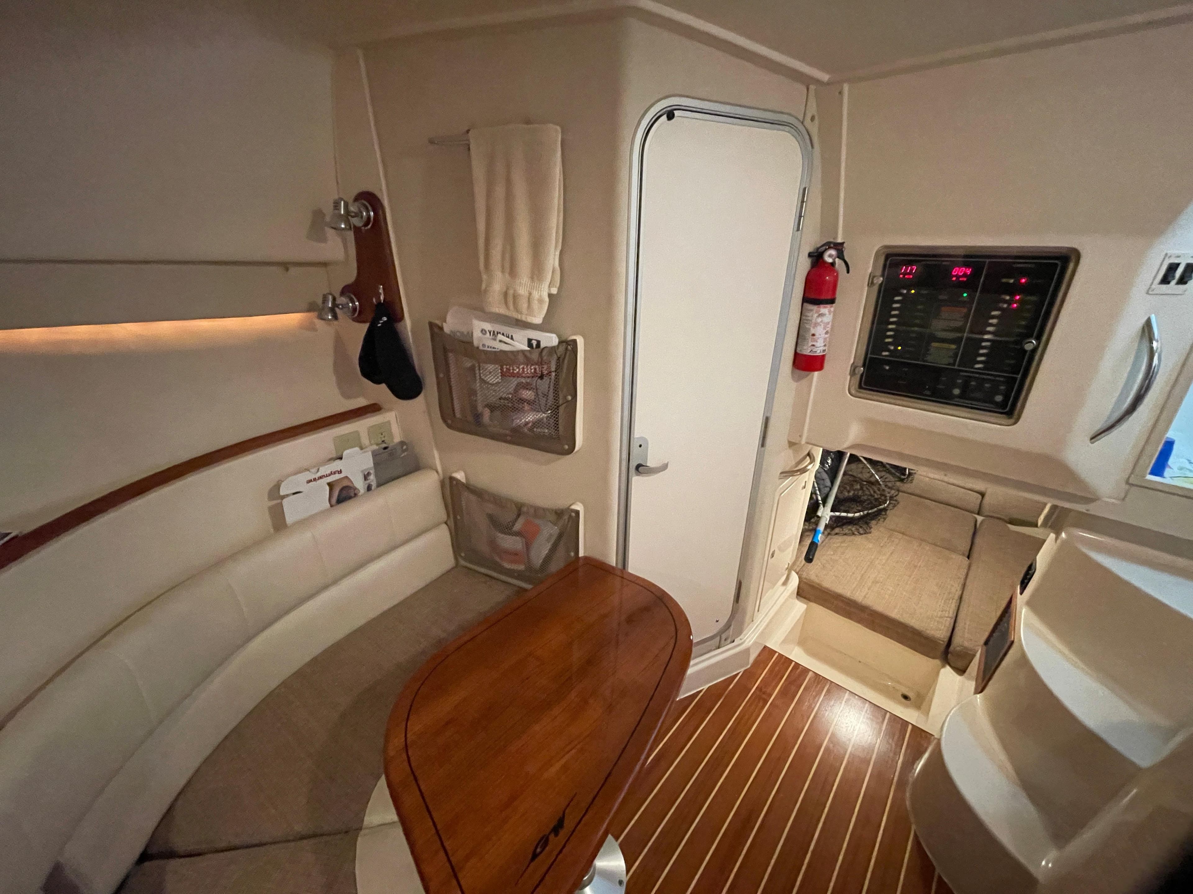 2004 Grady-White 330