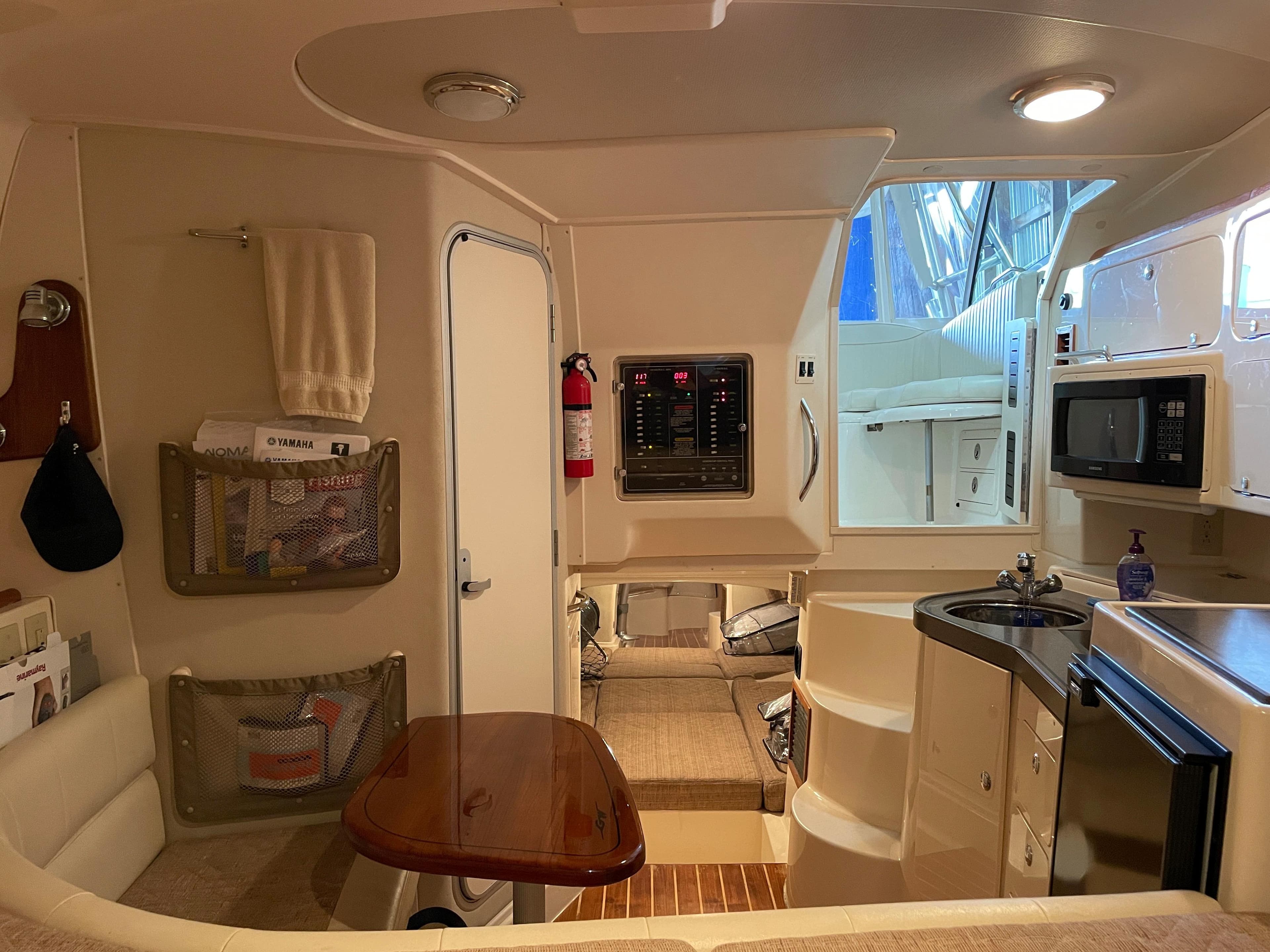 2004 Grady-White 330