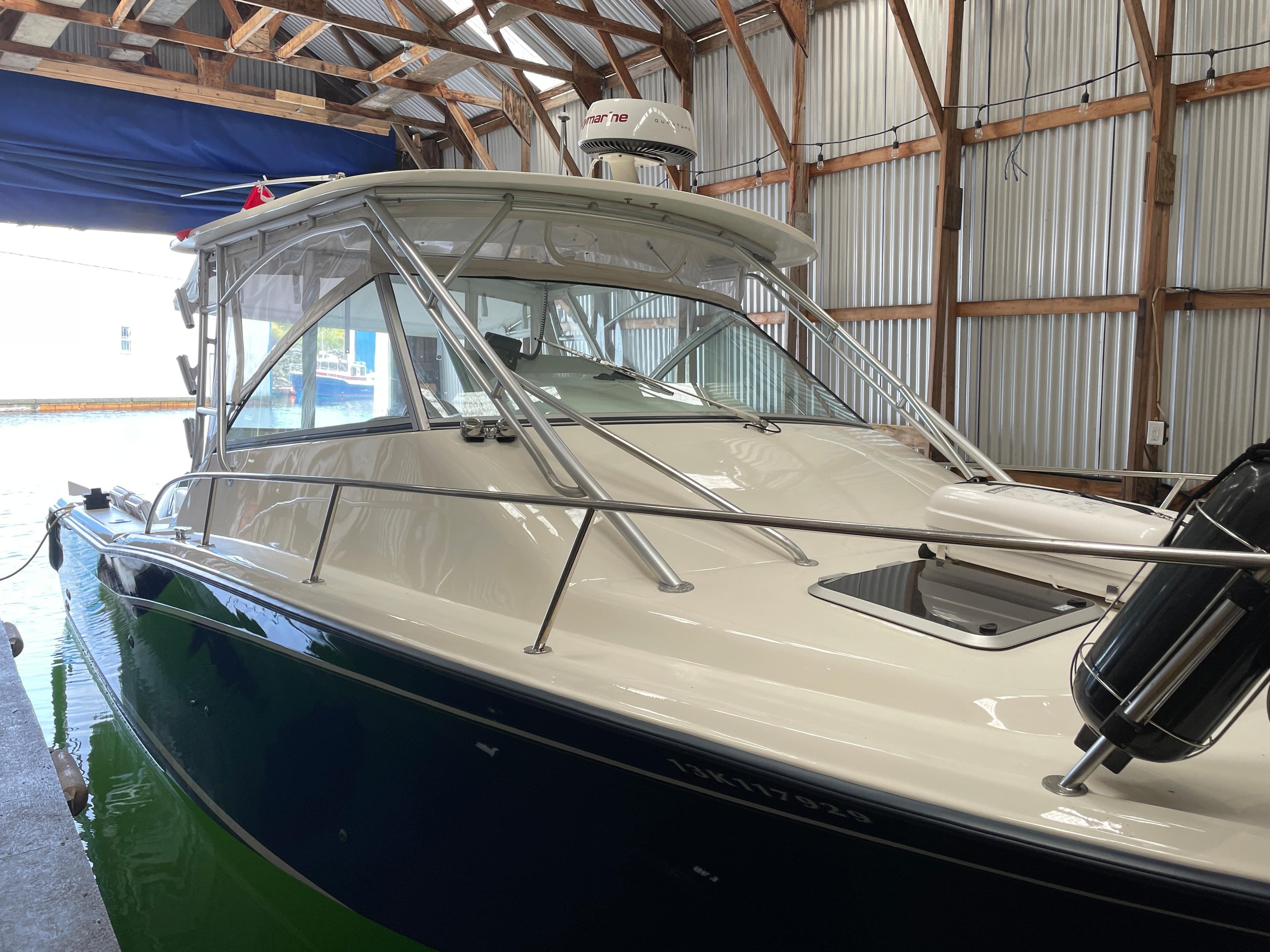 2004 Grady-White 330