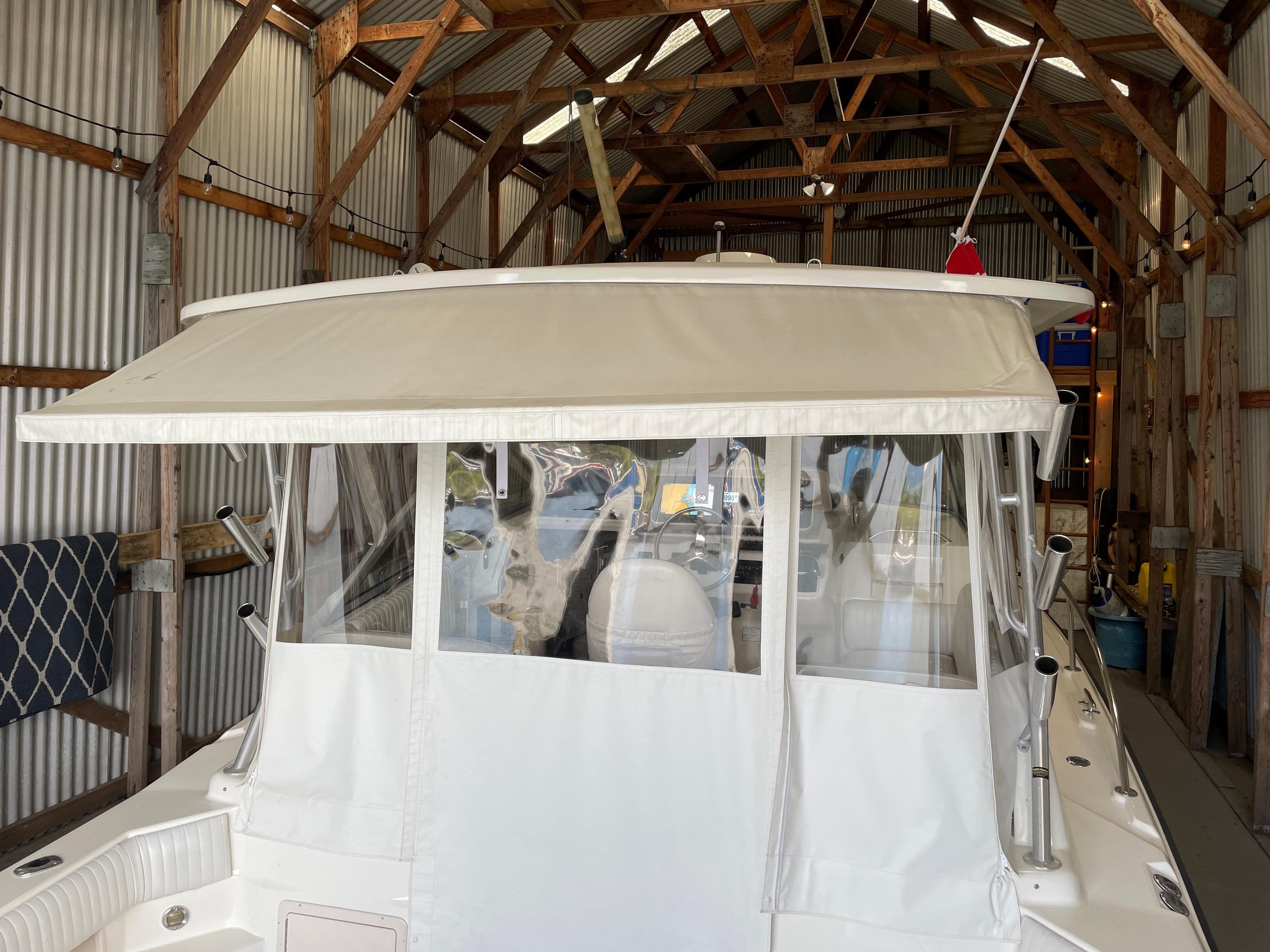 2004 Grady-White 330