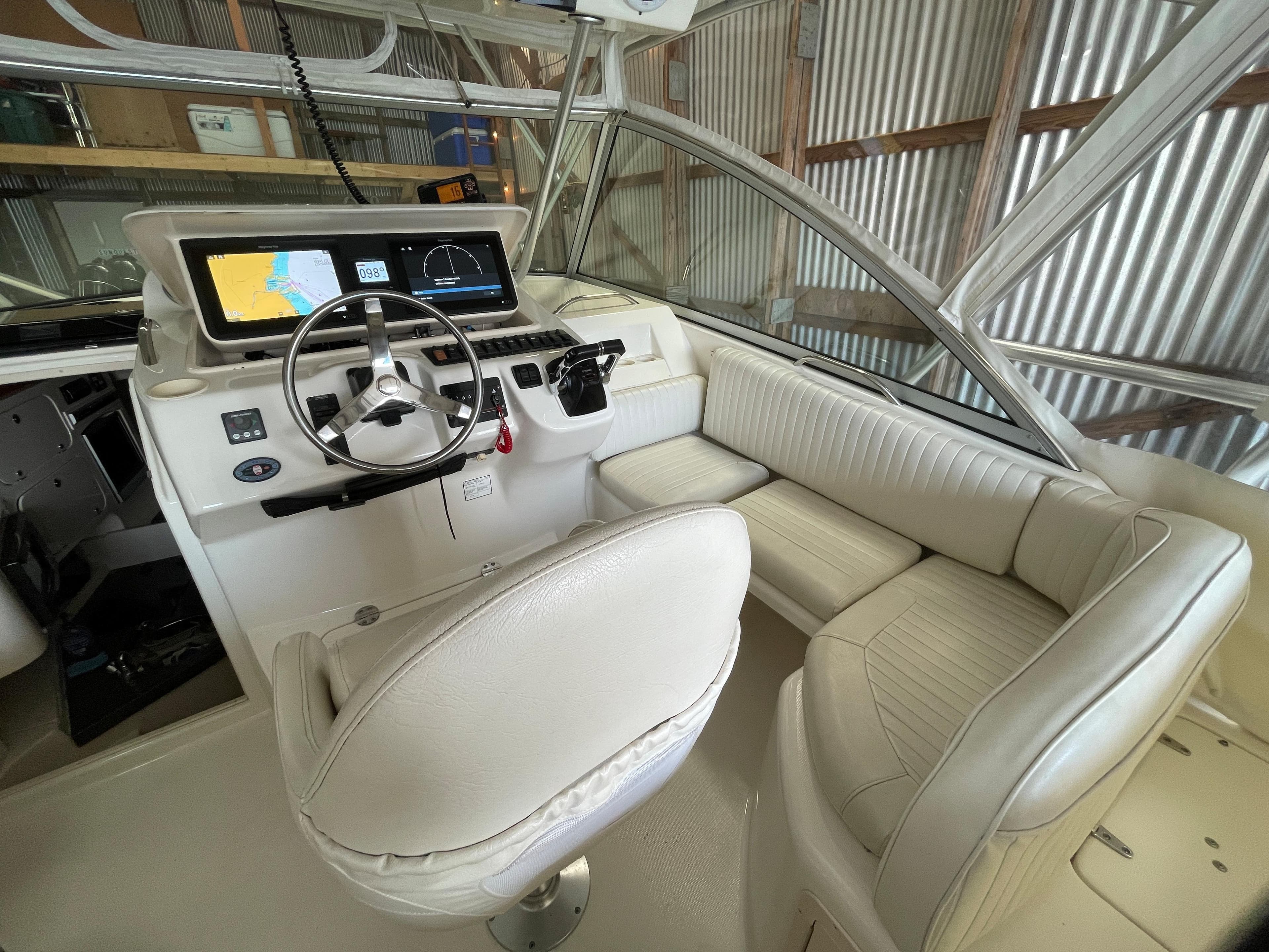 2004 Grady-White 330