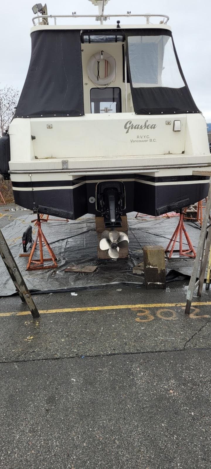 2005 Zeta 30 Flybridge Cruiser
