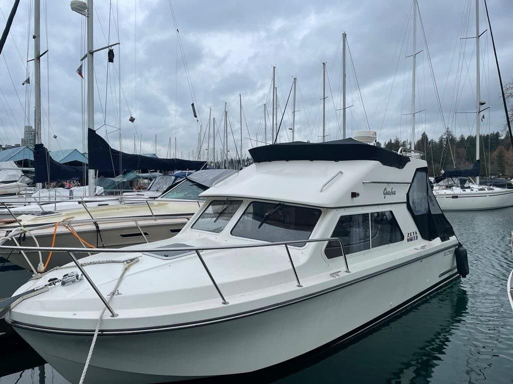 2005 Zeta 30 Flybridge Cruiser