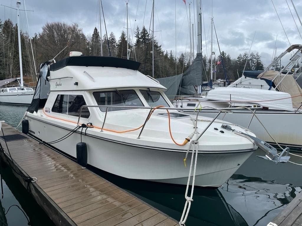2005 Zeta 30 Flybridge Cruiser