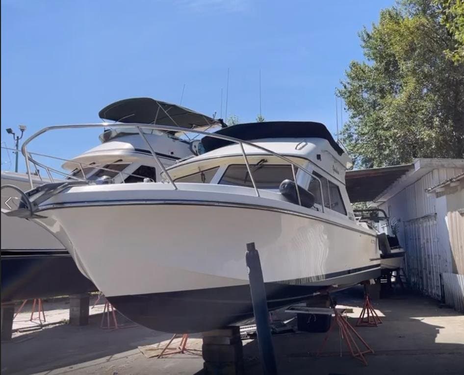 2005 Zeta 30 Flybridge Cruiser