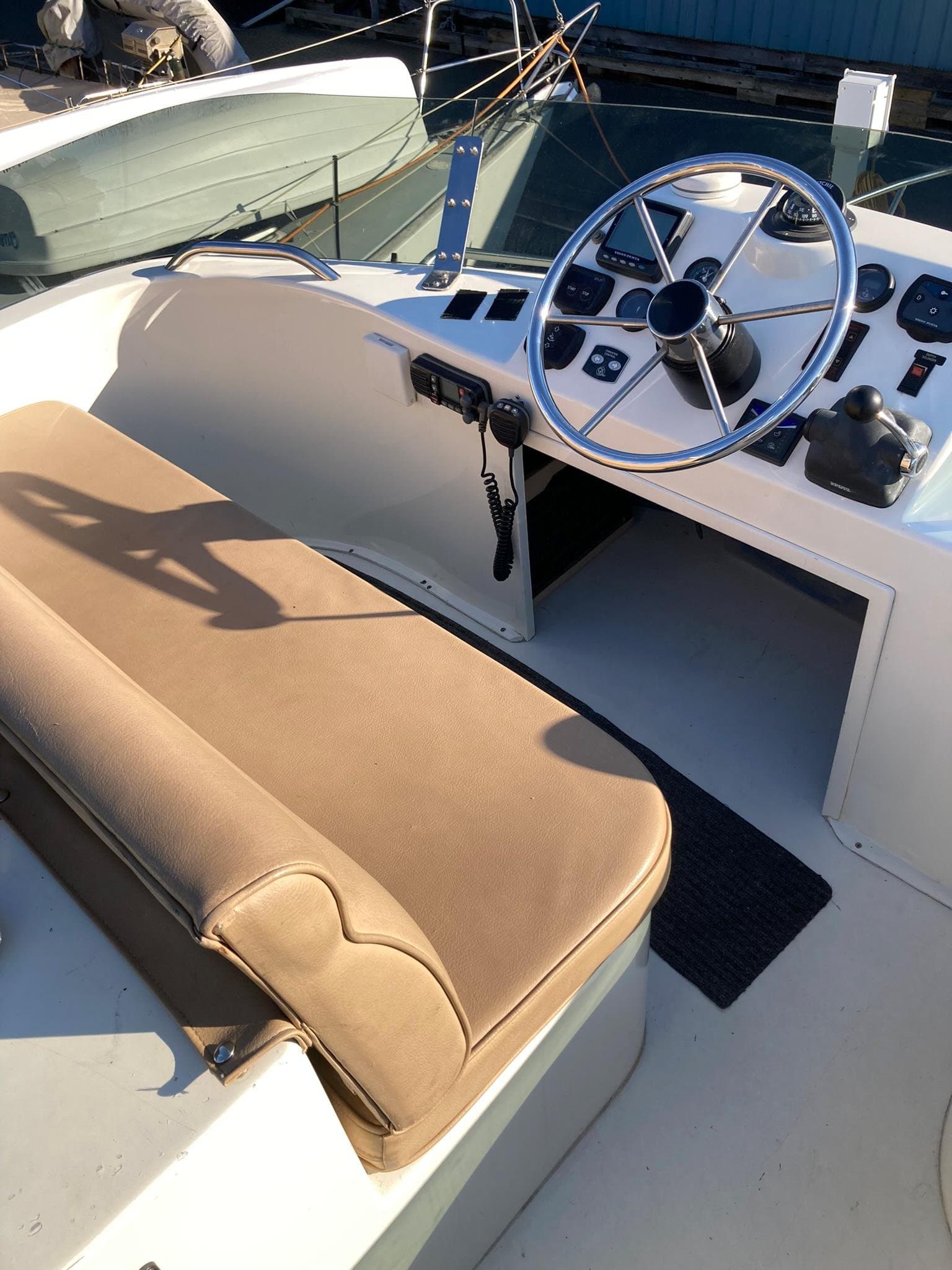 2005 Zeta 30 Flybridge Cruiser