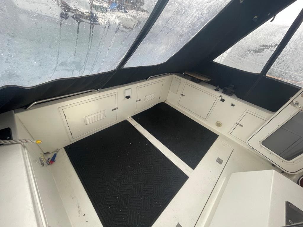 2005 Zeta 30 Flybridge Cruiser