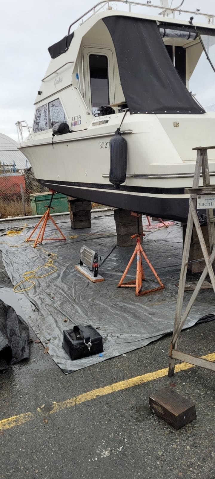 2005 Zeta 30 Flybridge Cruiser