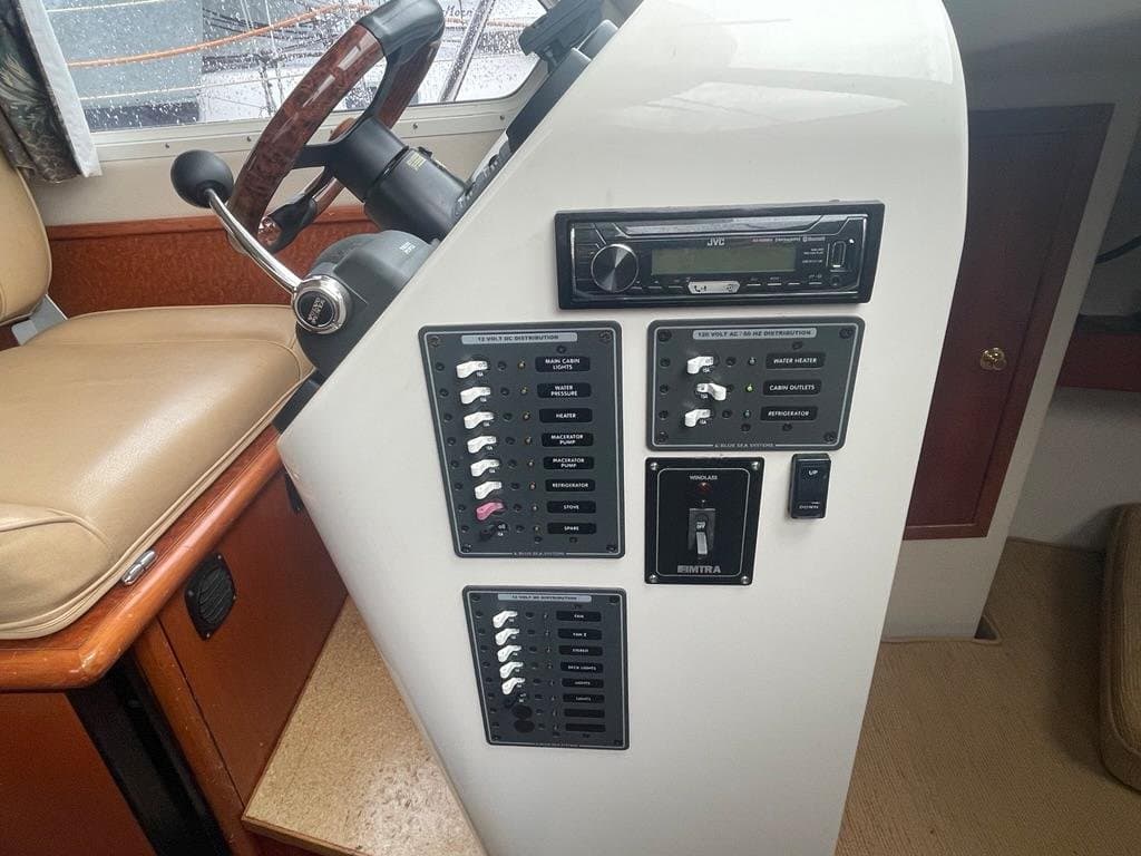 2005 Zeta 30 Flybridge Cruiser
