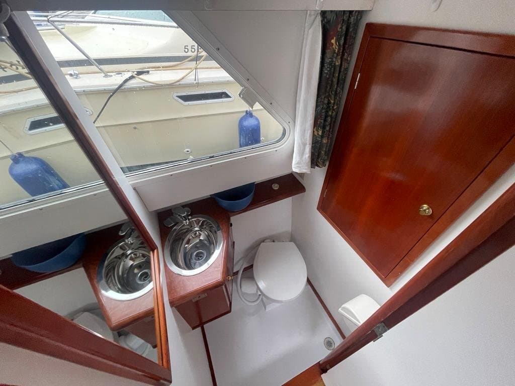 2005 Zeta 30 Flybridge Cruiser