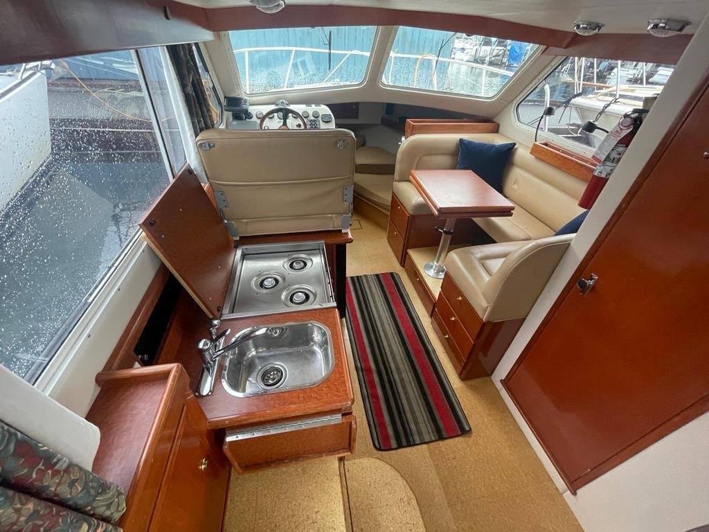2005 Zeta 30 Flybridge Cruiser