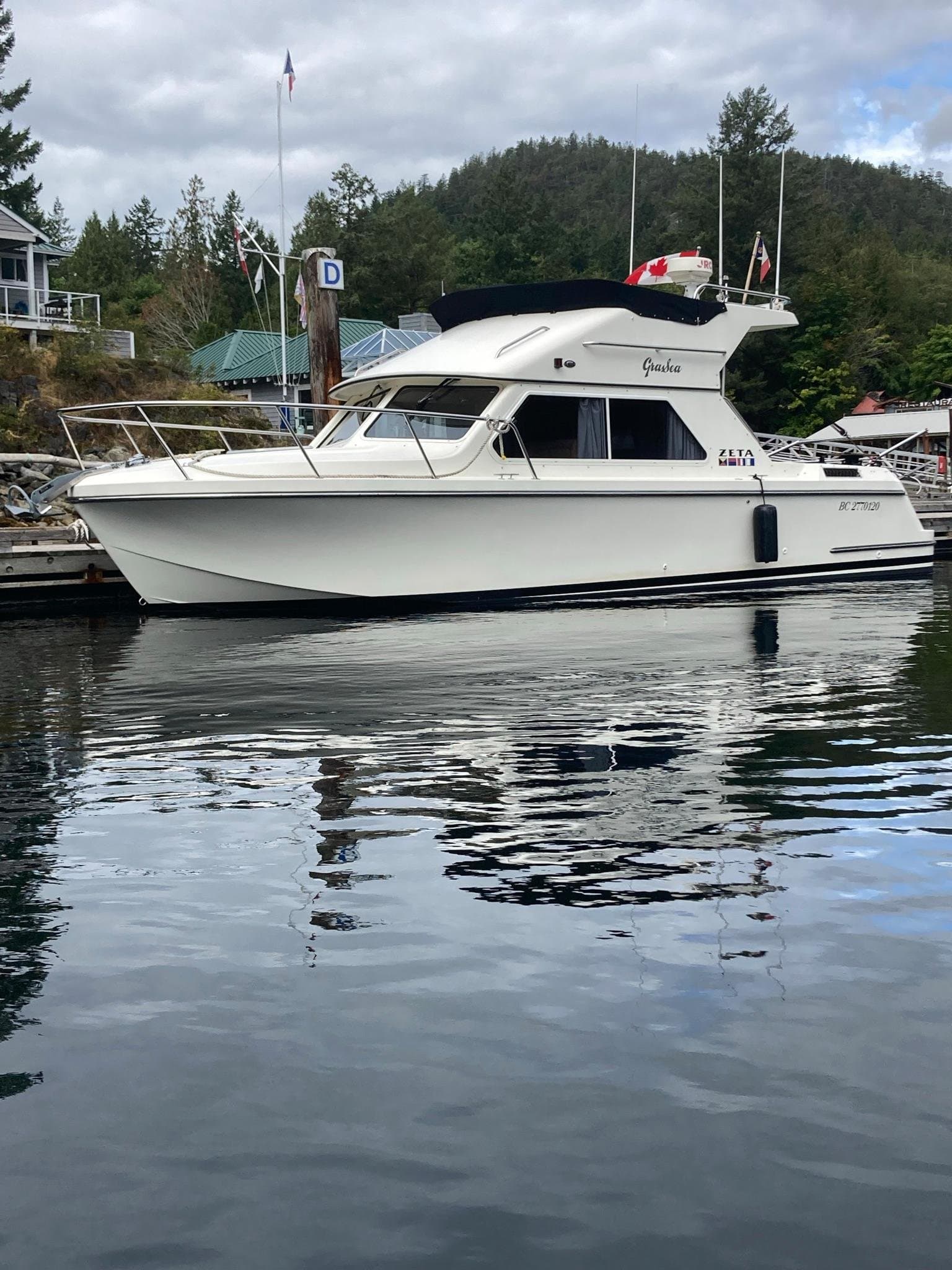 2005 Zeta 30 Flybridge Cruiser