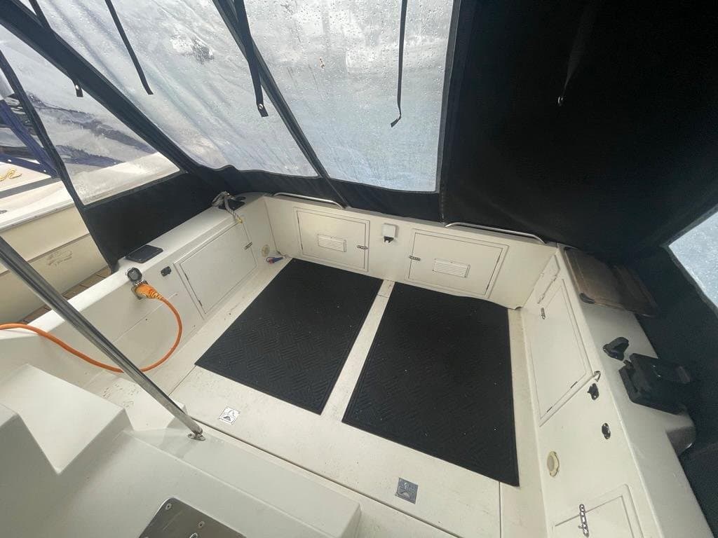 2005 Zeta 30 Flybridge Cruiser