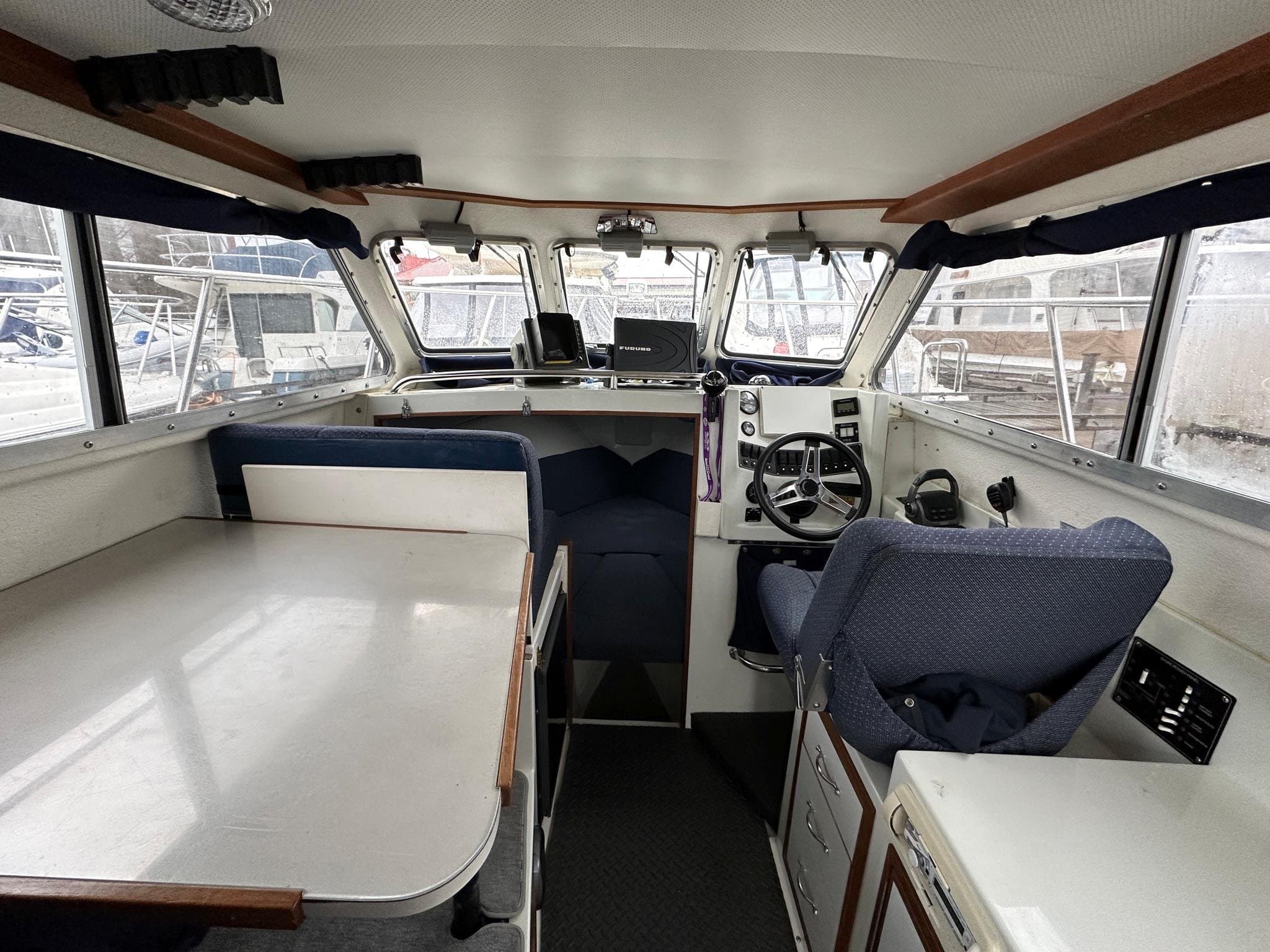 2000 Skagit Orca 27 XLC flybridge