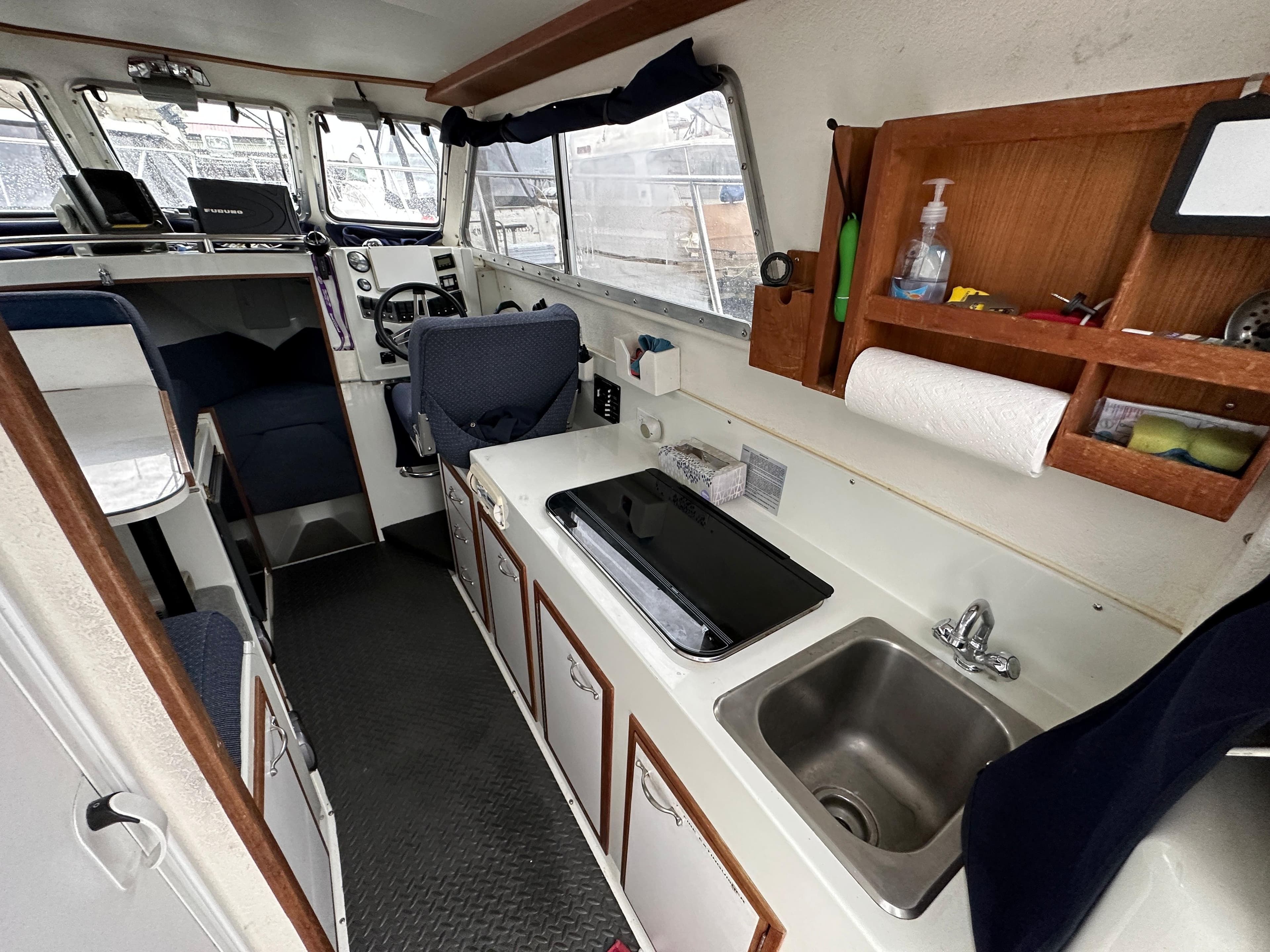 2000 Skagit Orca 27 XLC flybridge