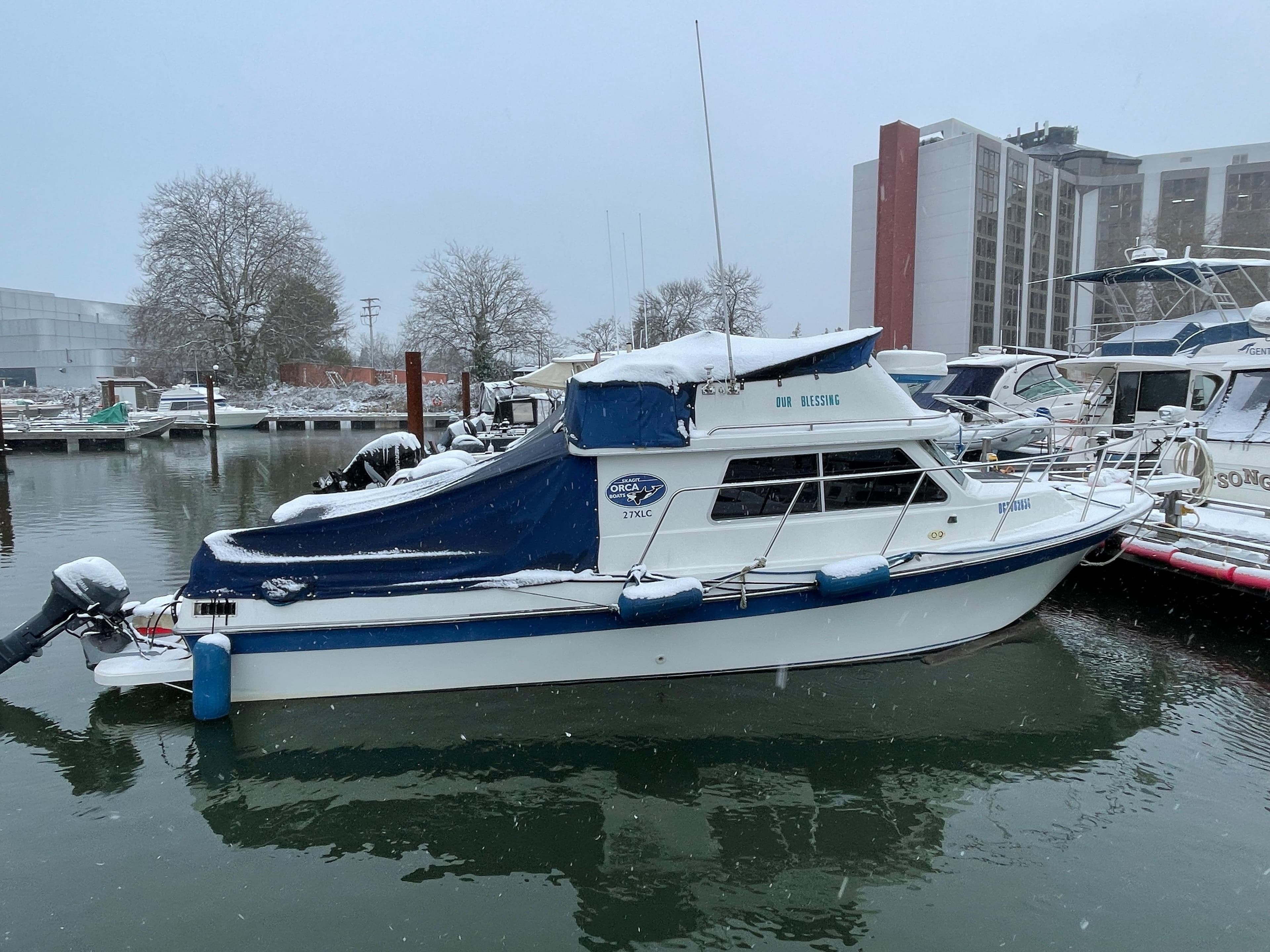 2000 Skagit Orca 27 XLC flybridge