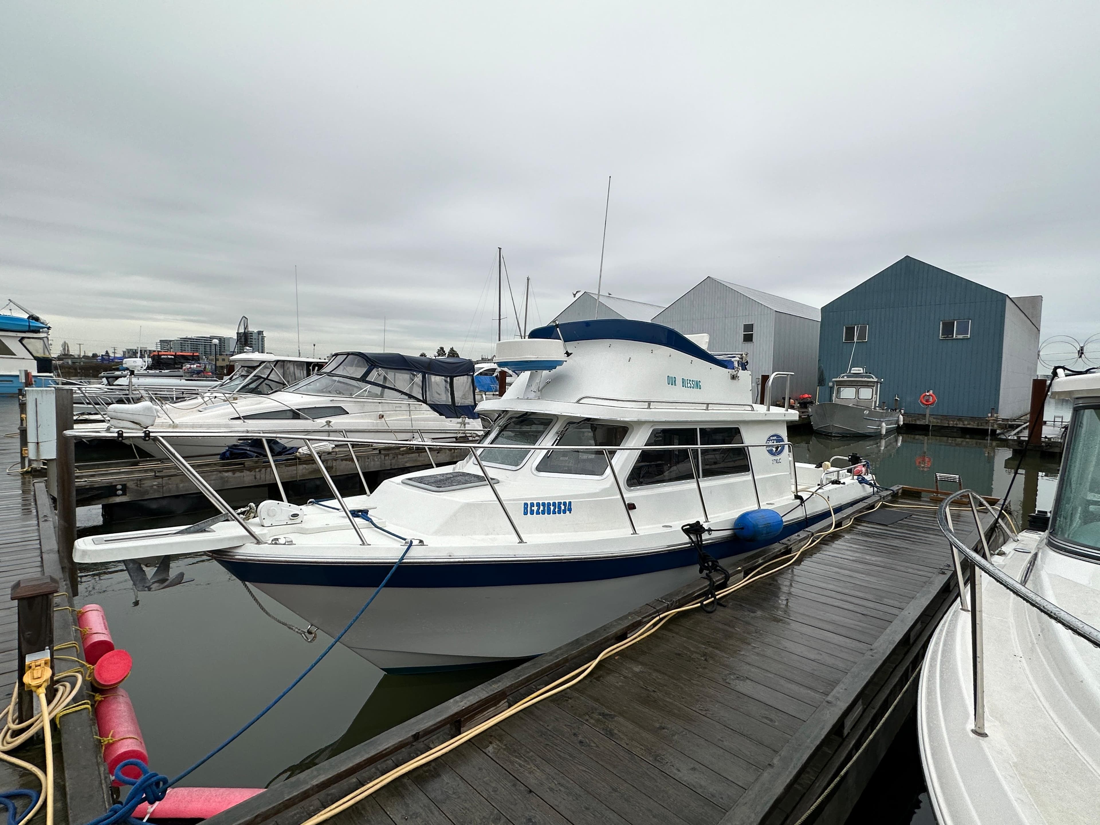 2000 Skagit Orca 27 XLC flybridge