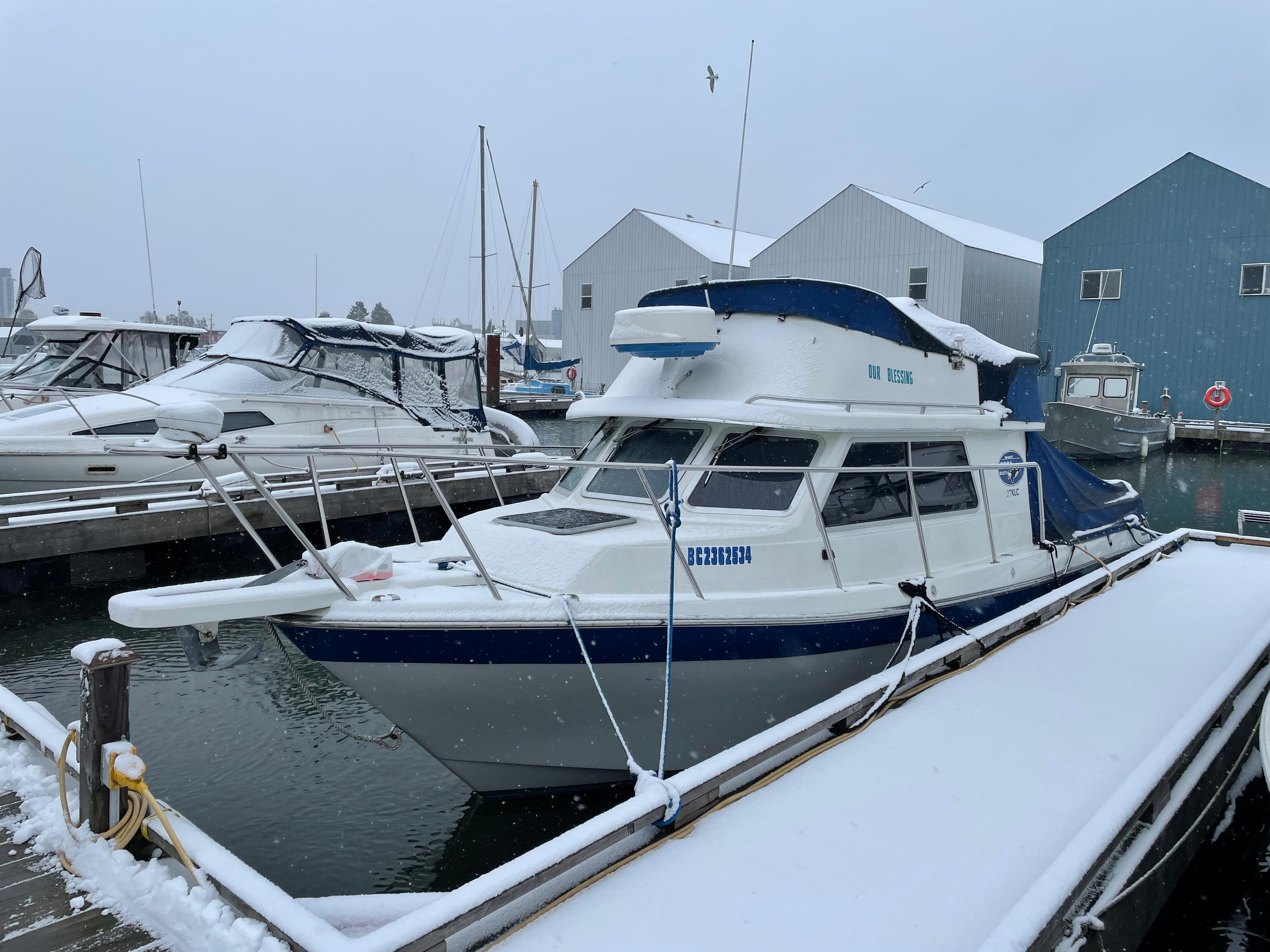 2000 Skagit Orca 27 XLC flybridge