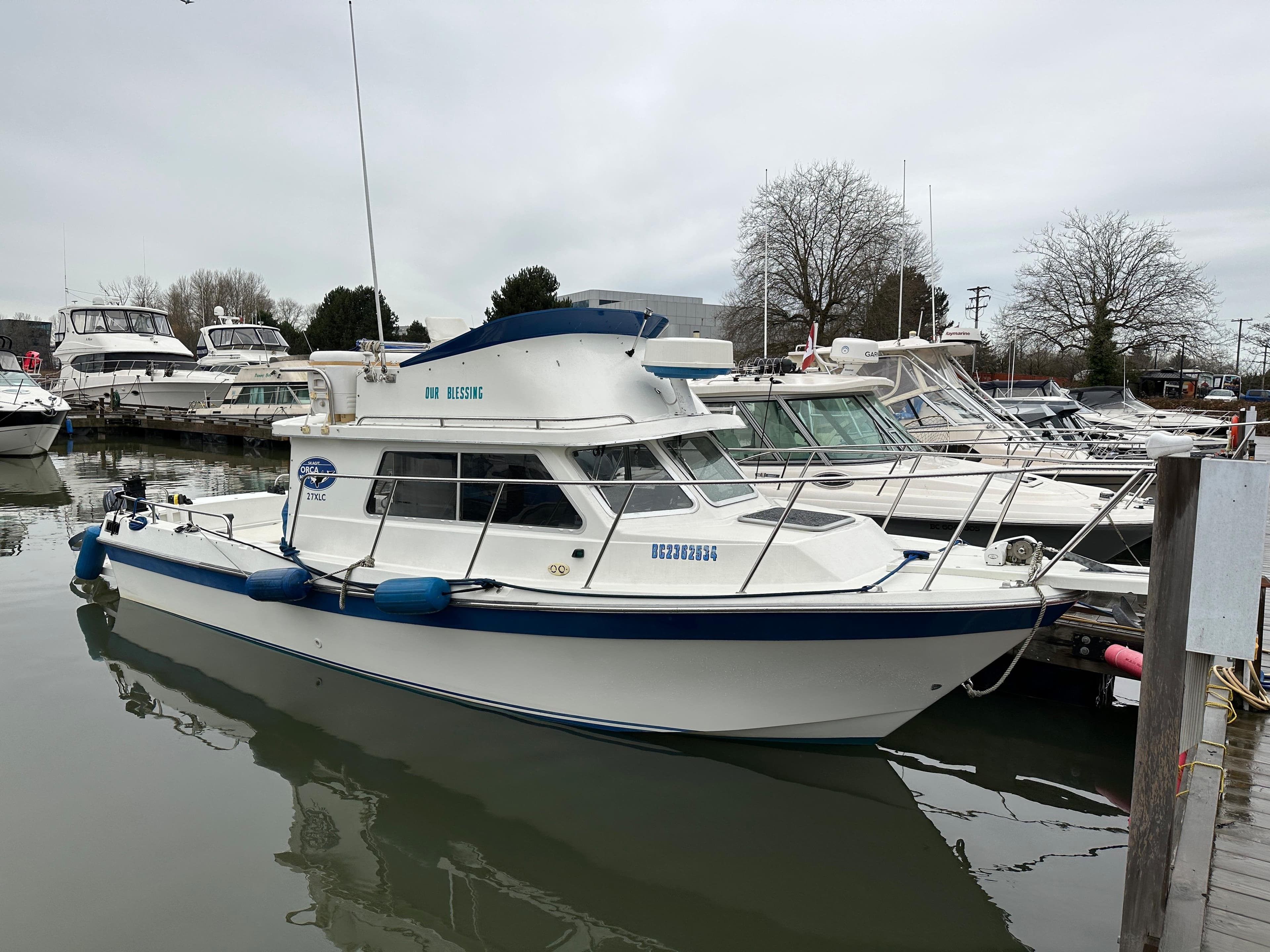 2000 Skagit Orca 27 XLC flybridge