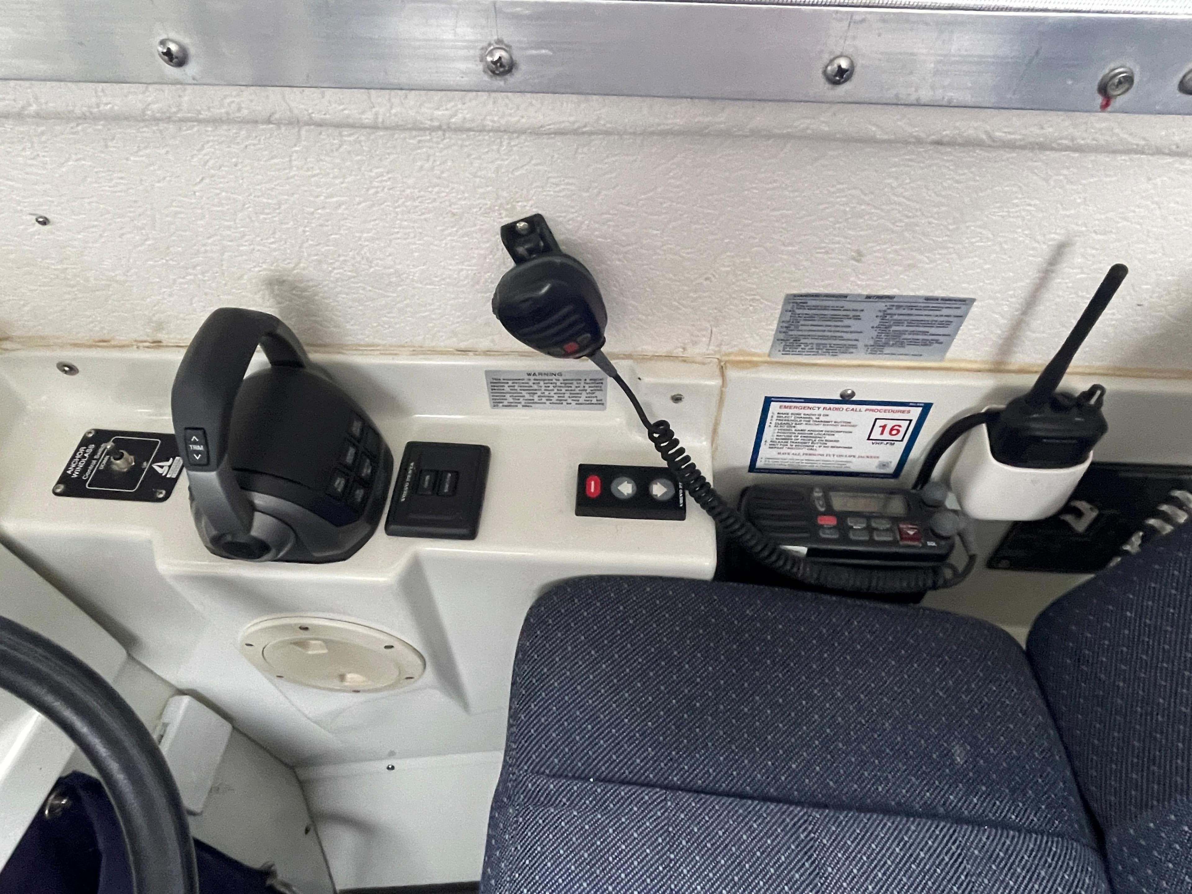 2000 Skagit Orca 27 XLC flybridge