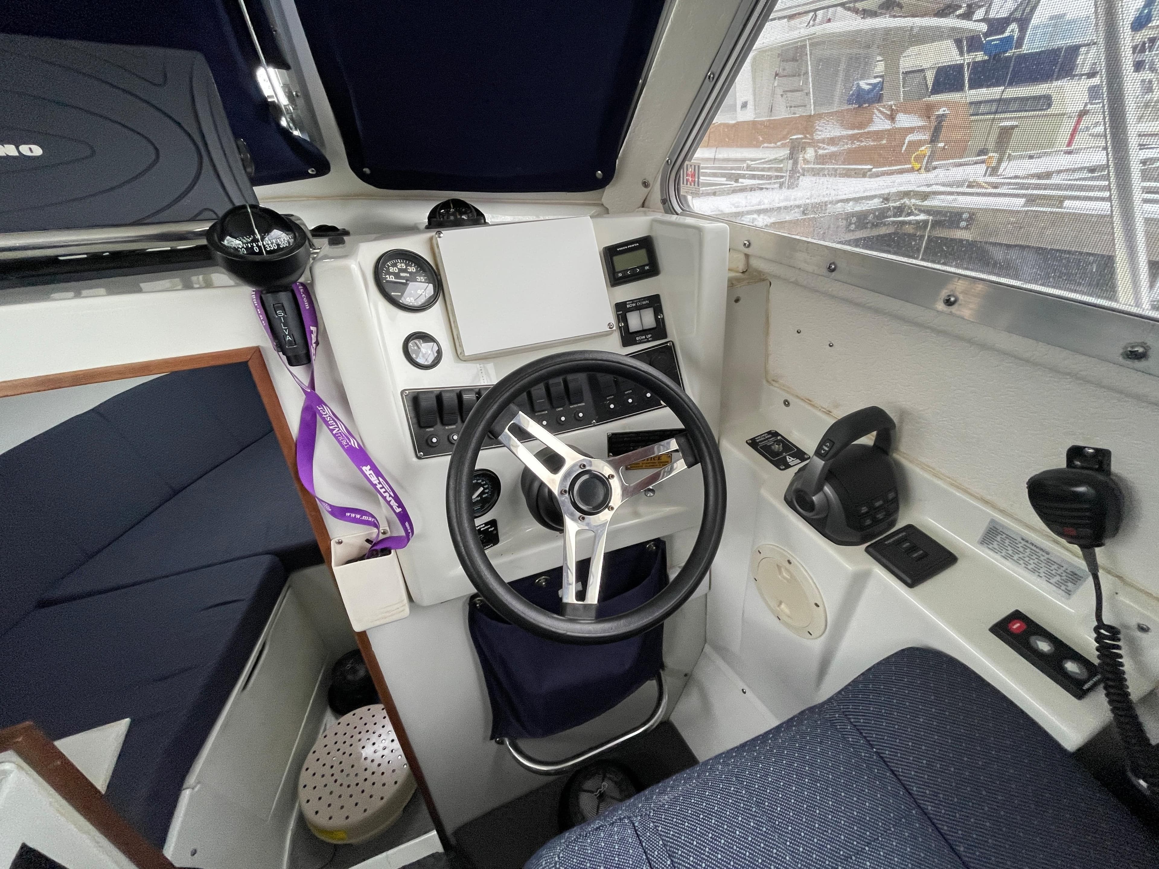 2000 Skagit Orca 27 XLC flybridge