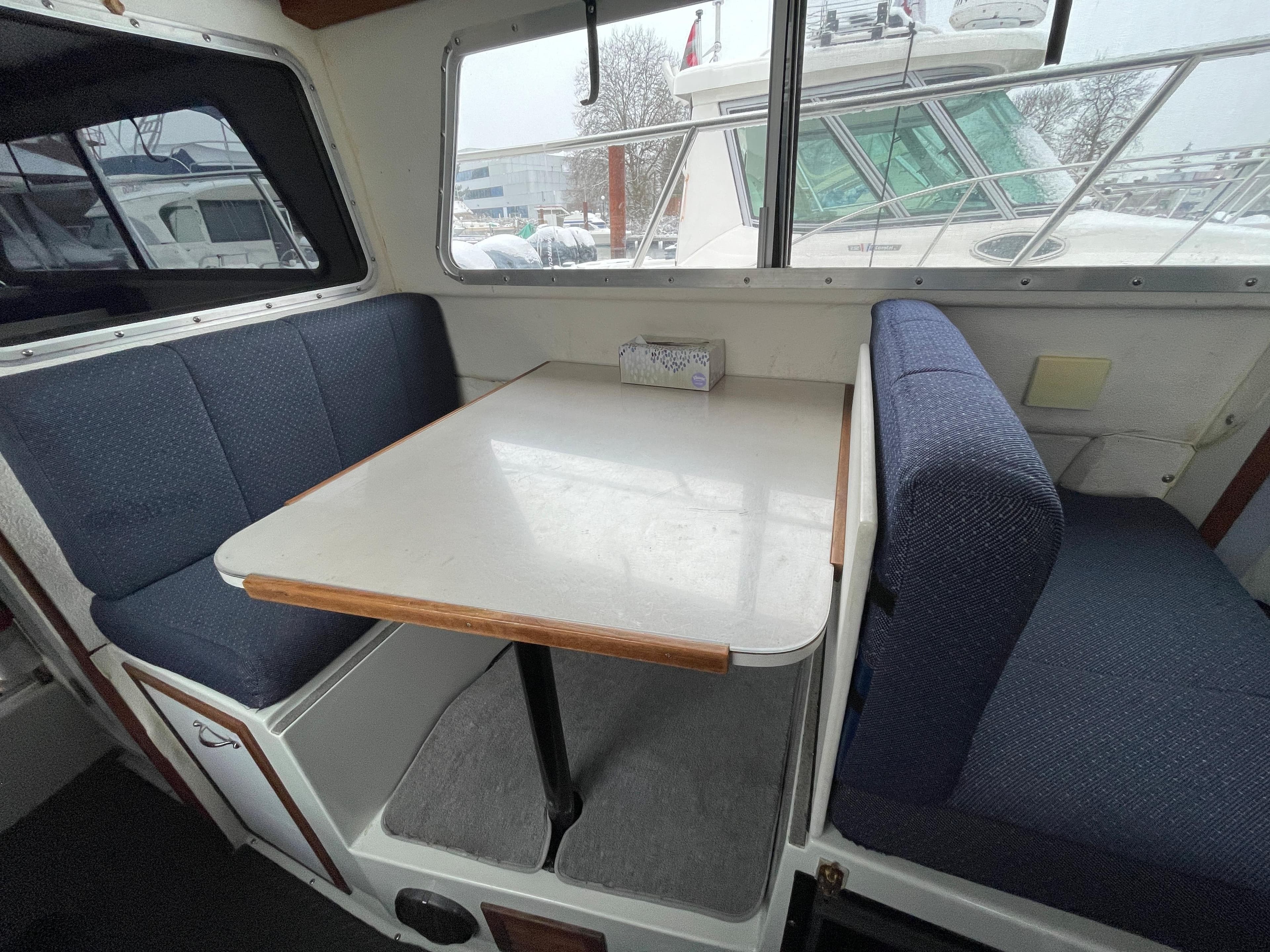 2000 Skagit Orca 27 XLC flybridge