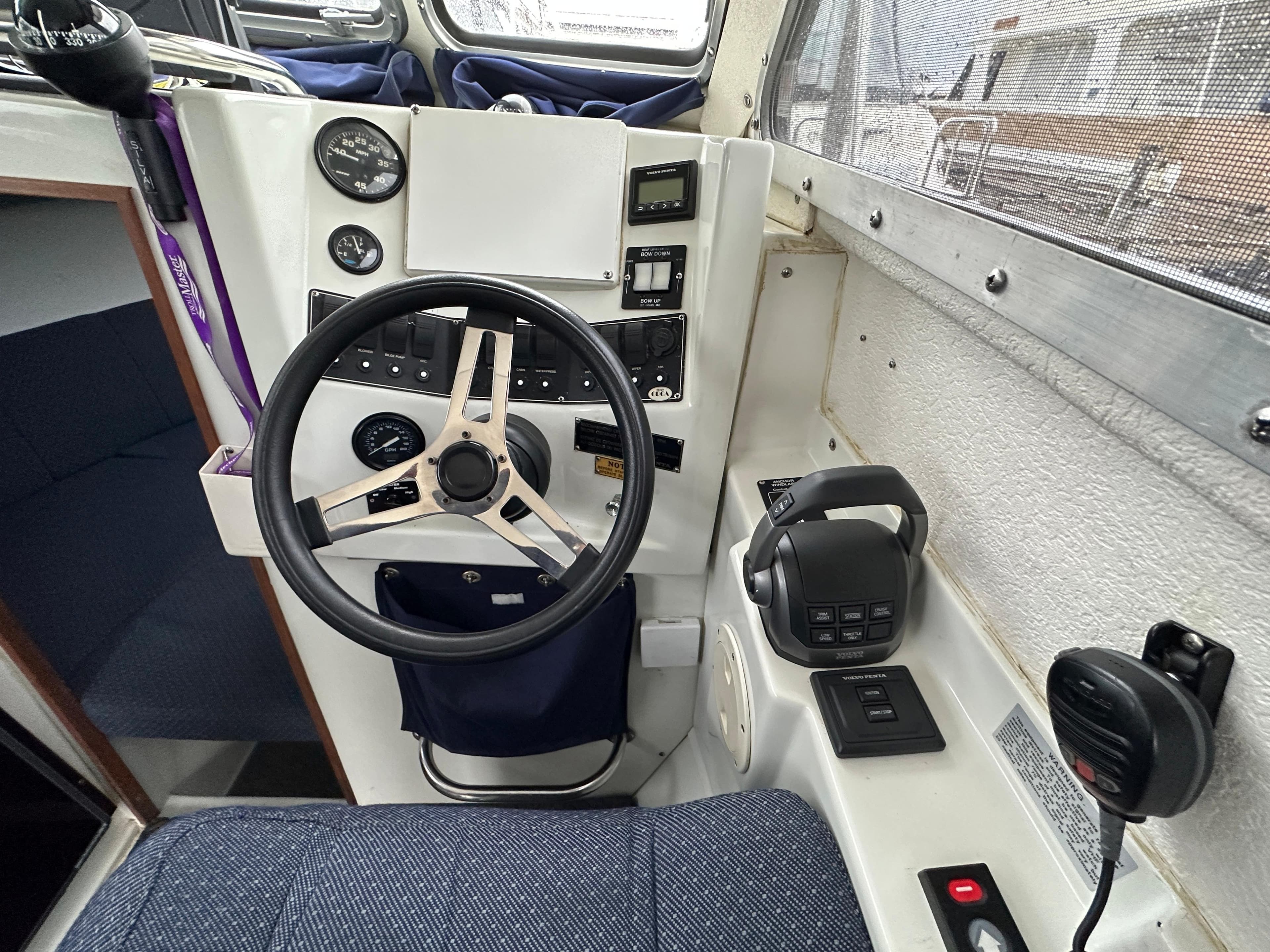 2000 Skagit Orca 27 XLC flybridge