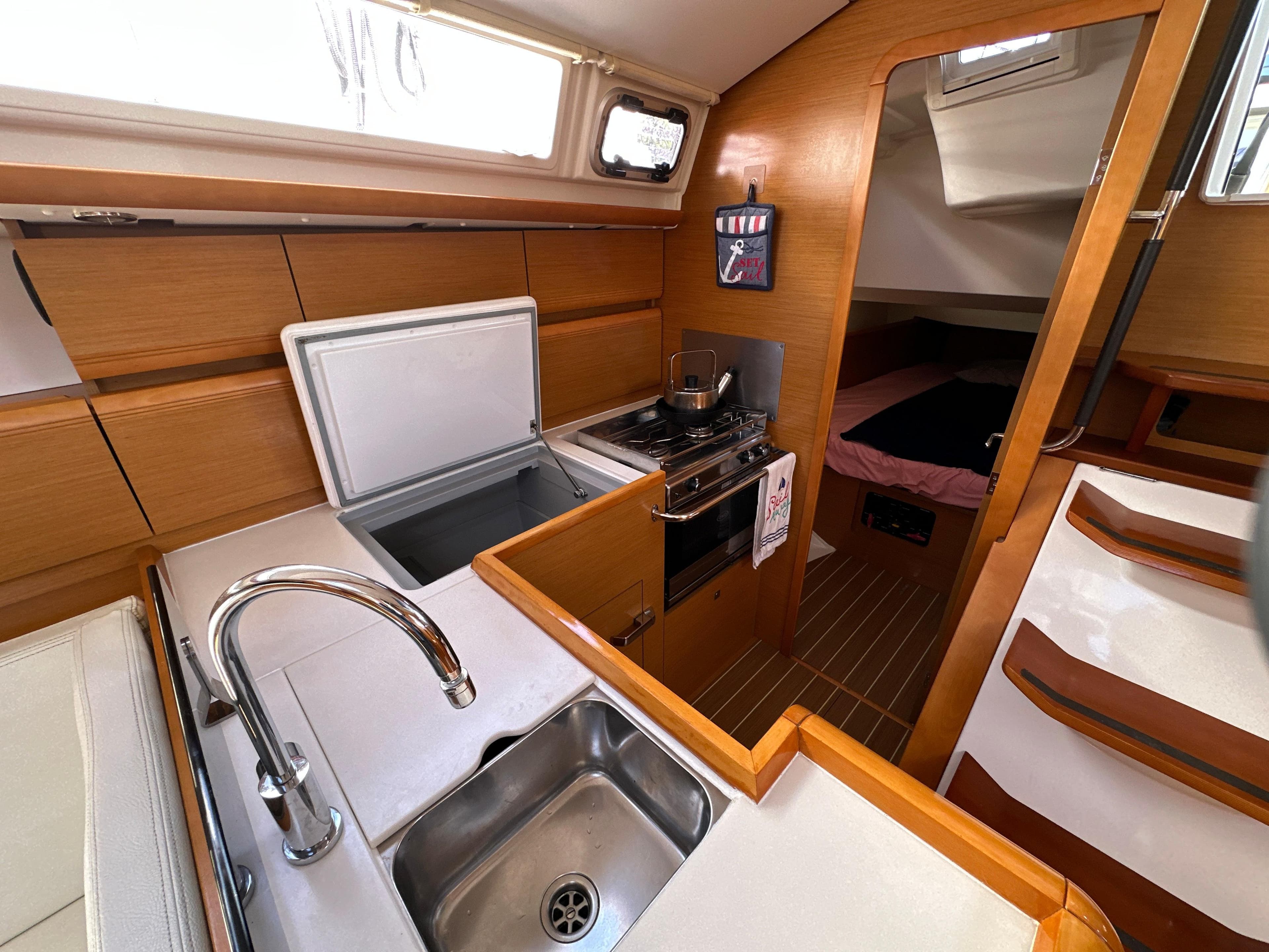 2015 Jeanneau Sun Odyssey 409