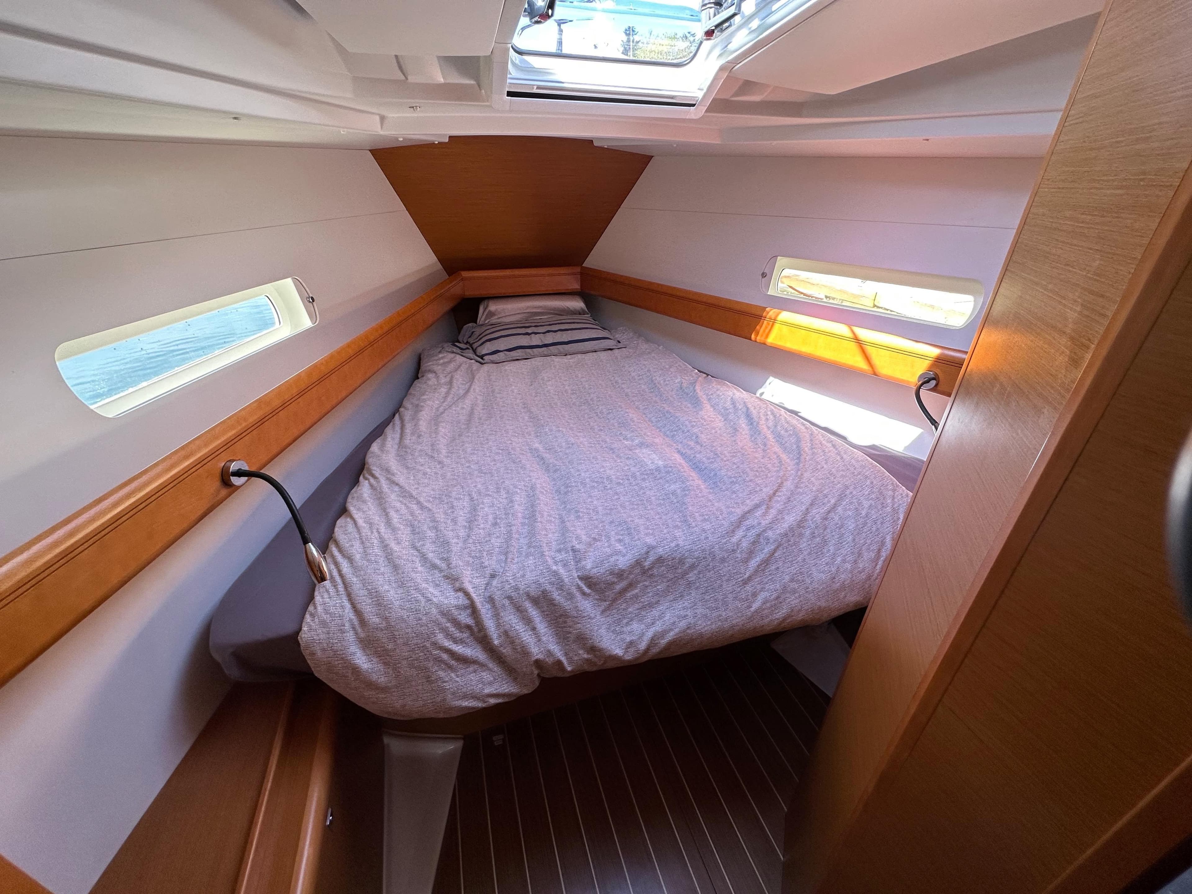 2015 Jeanneau Sun Odyssey 409