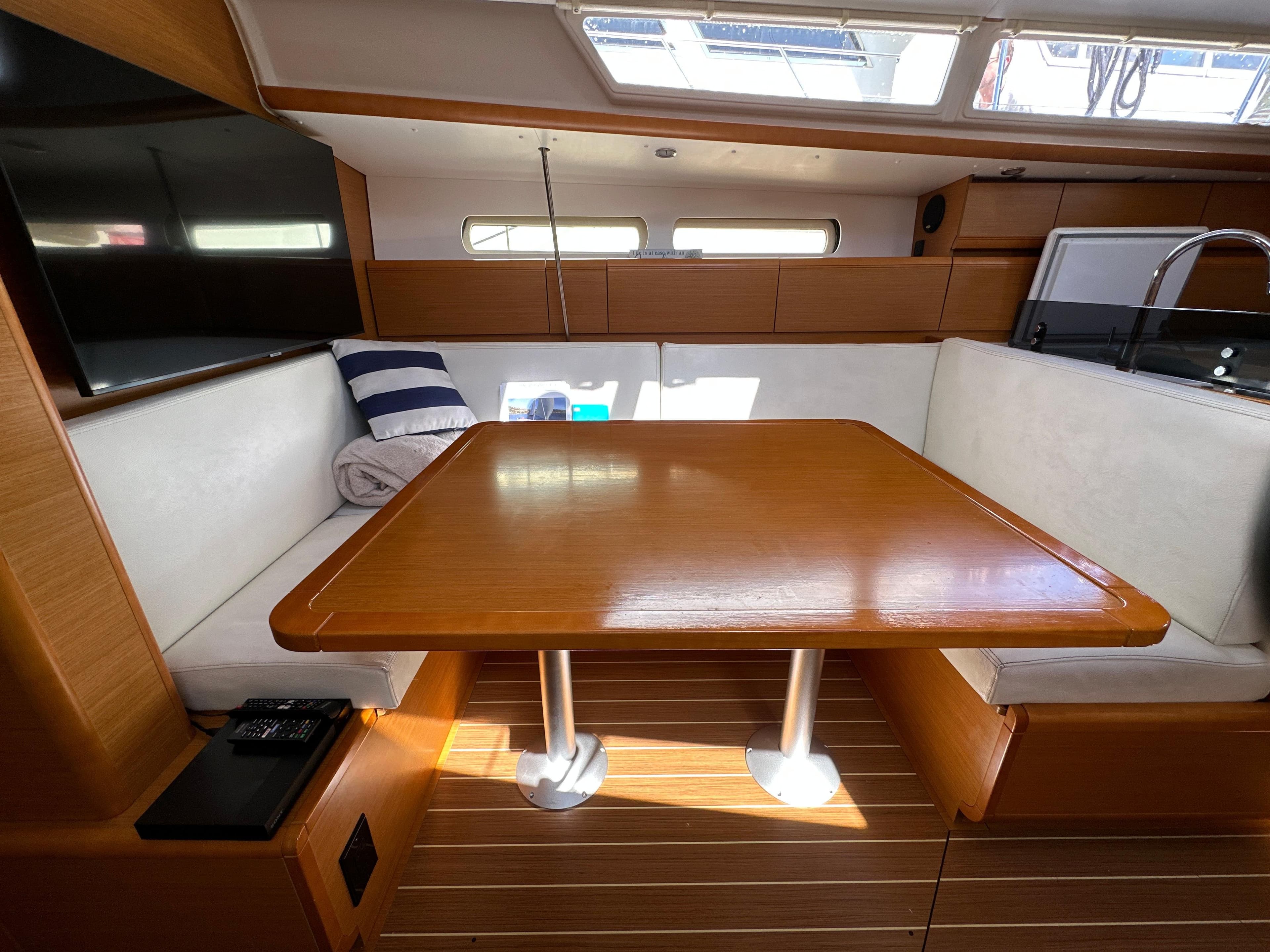 2015 Jeanneau Sun Odyssey 409