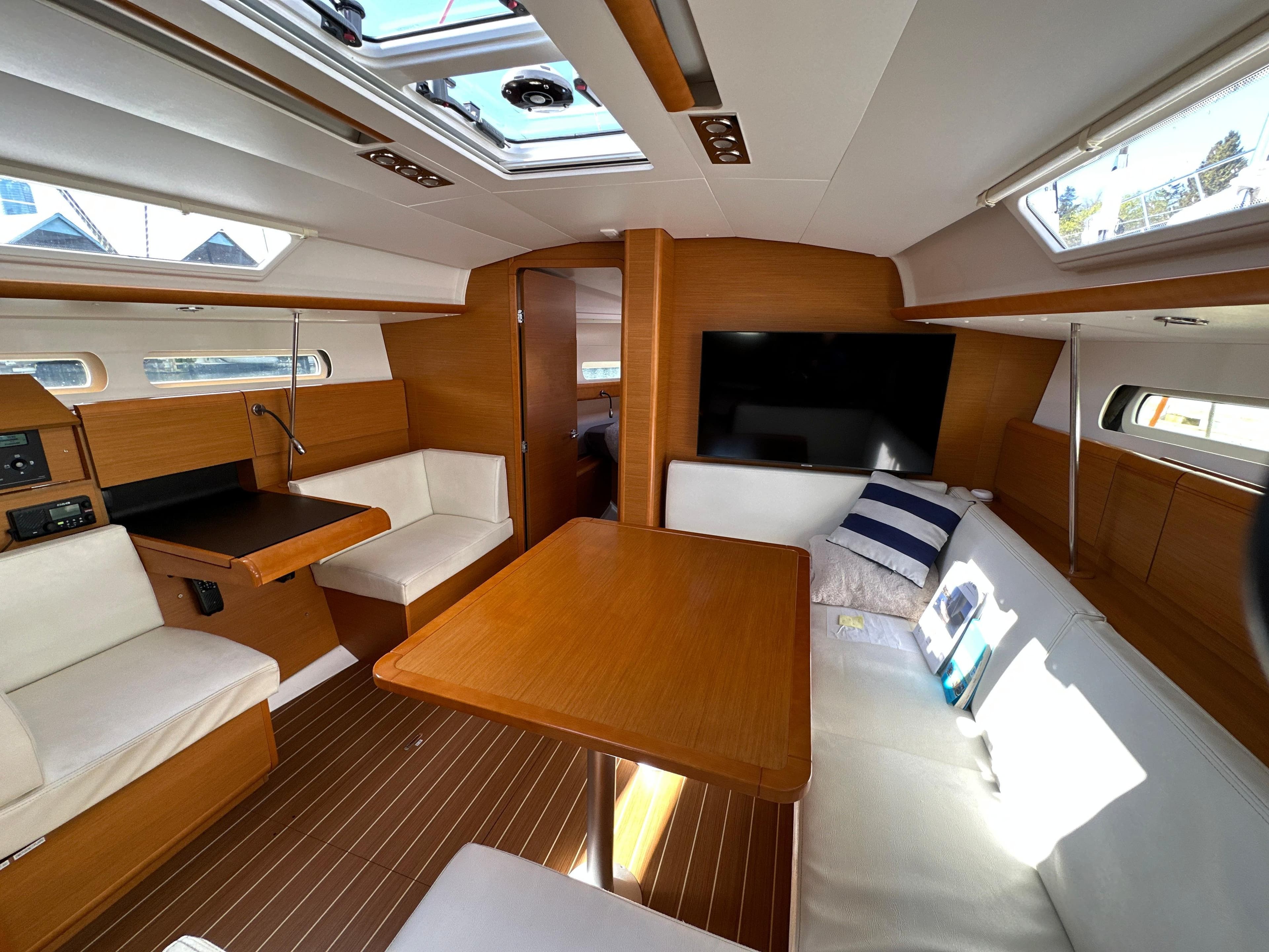 2015 Jeanneau Sun Odyssey 409
