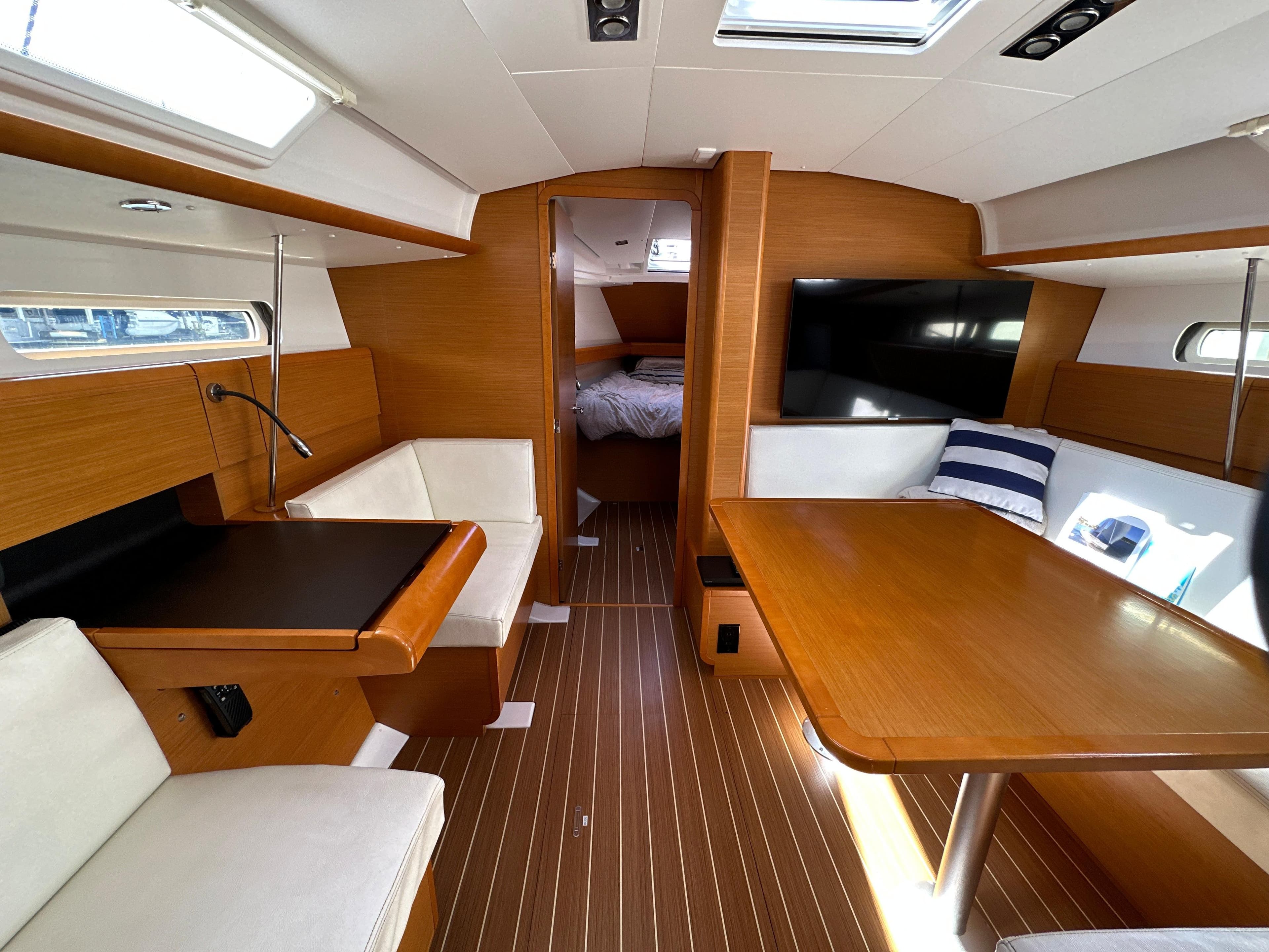 2015 Jeanneau Sun Odyssey 409
