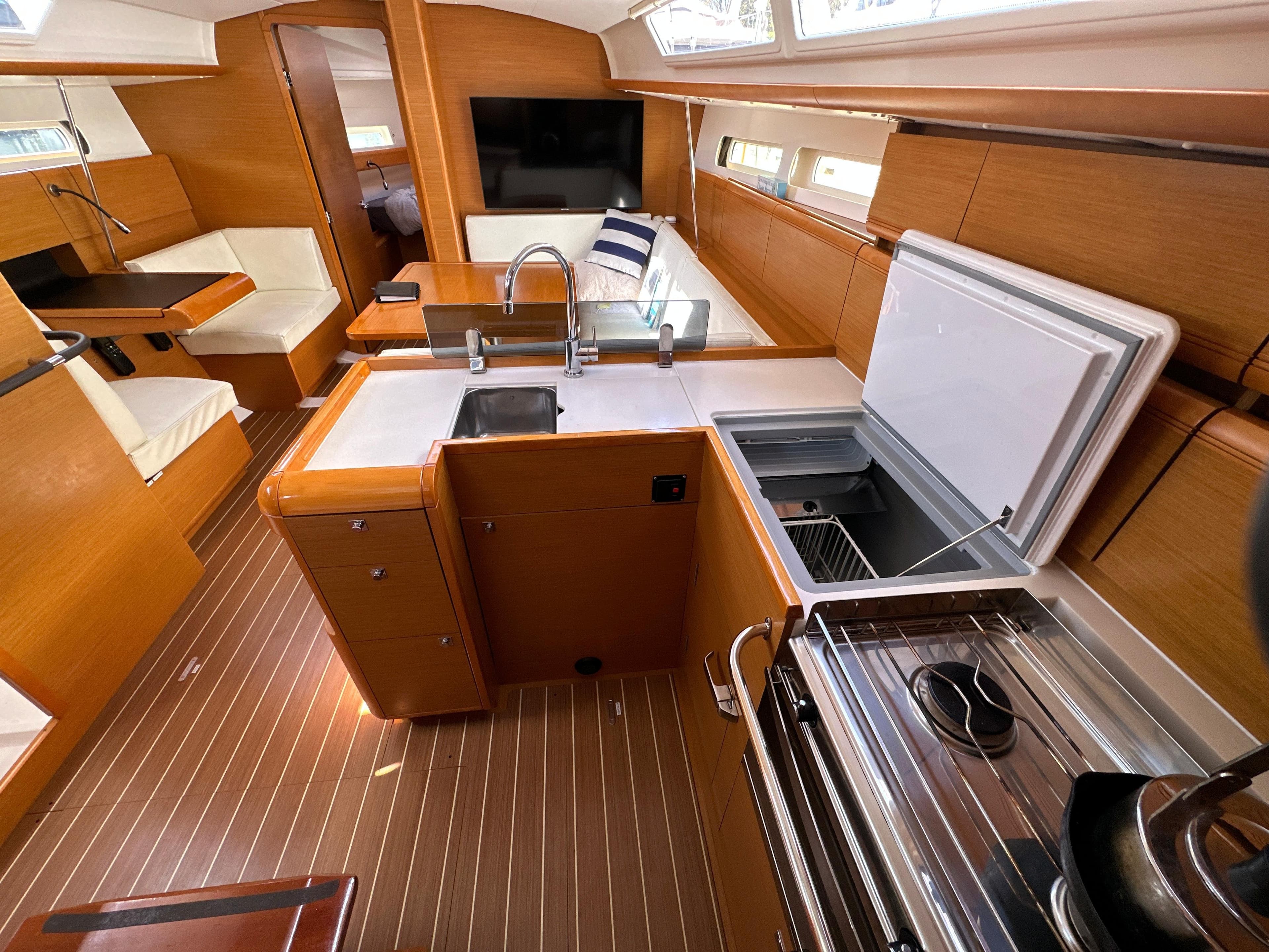 2015 Jeanneau Sun Odyssey 409