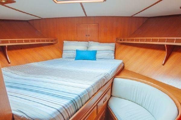 1985 Nova 40 Aft Cabin