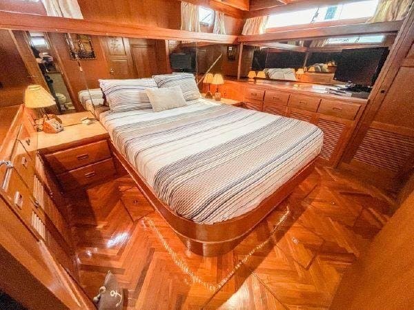 1985 Nova 40 Aft Cabin