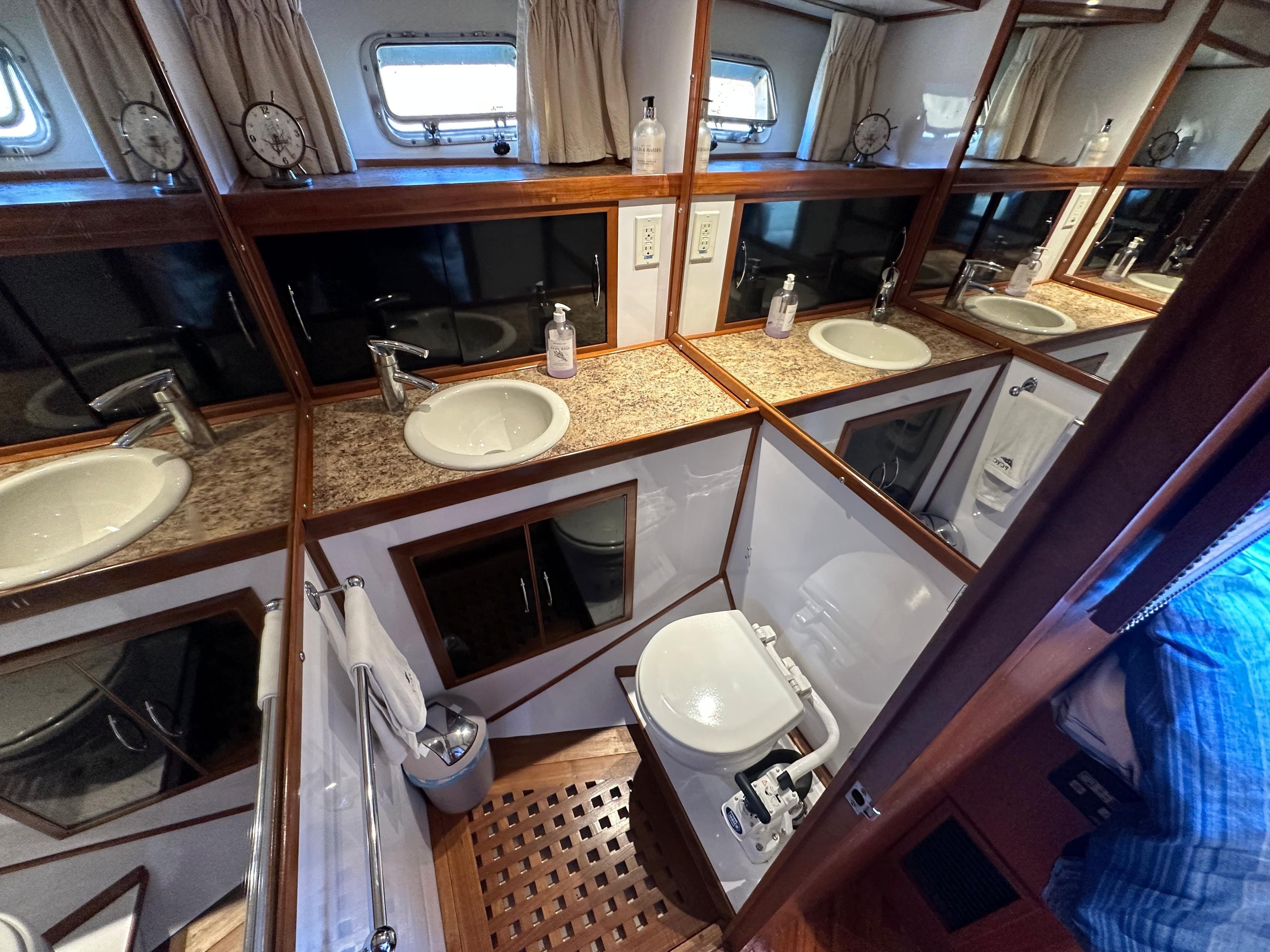 1985 Nova 40 Aft Cabin