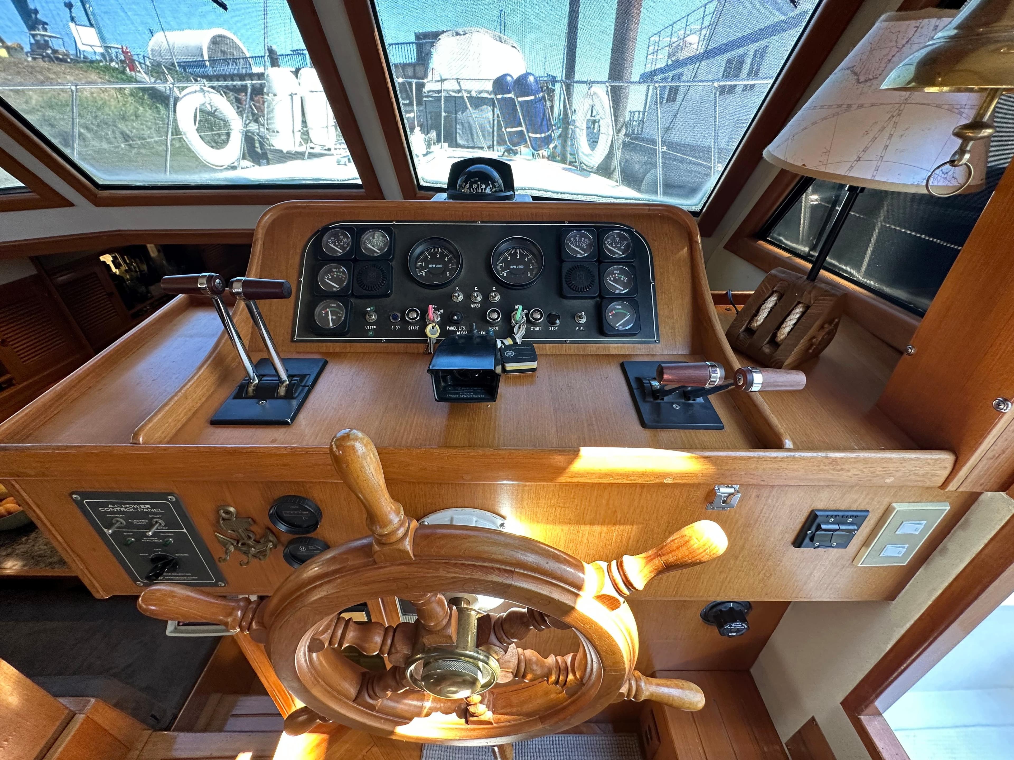 1985 Nova 40 Aft Cabin