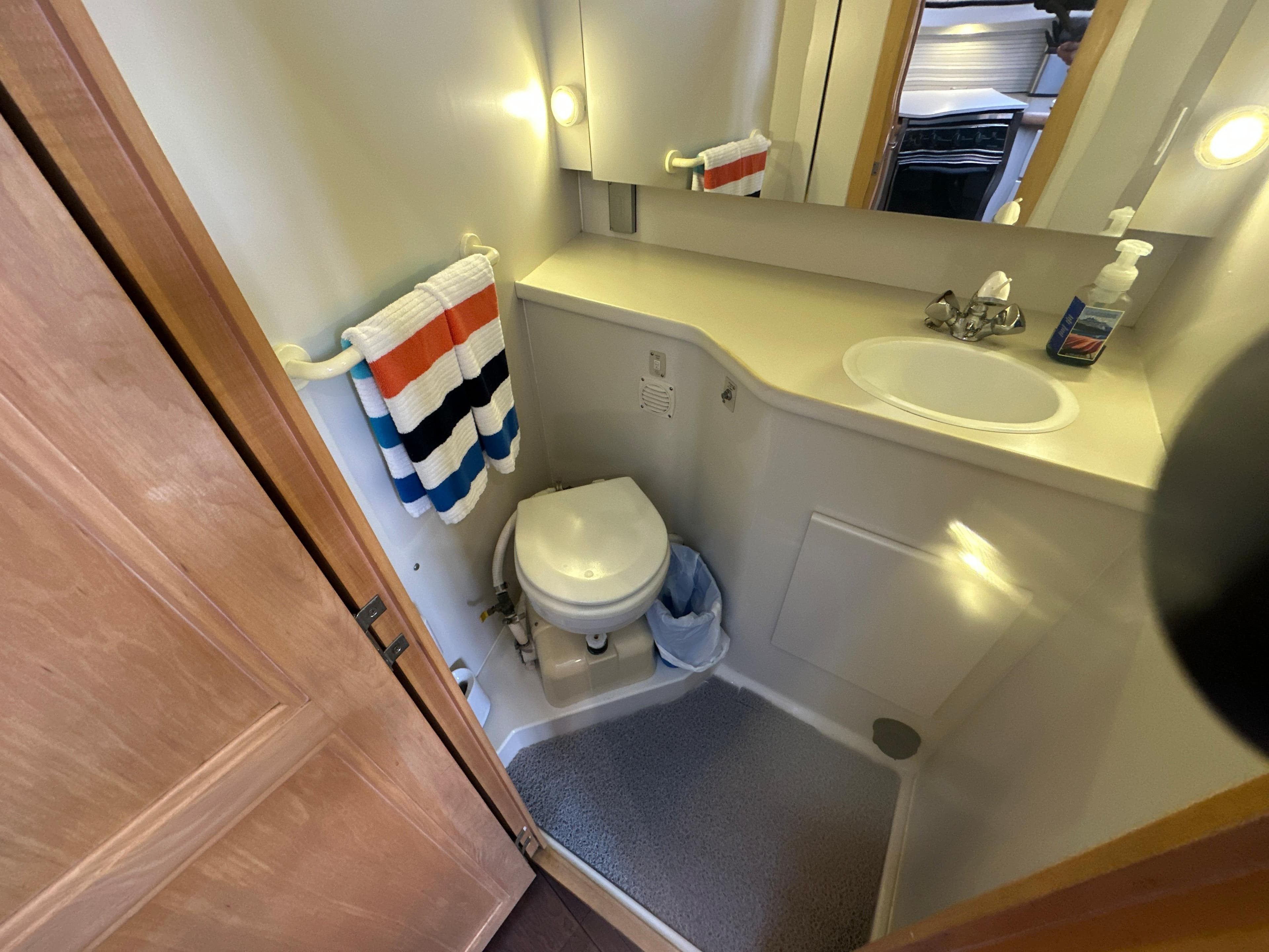 1995 Carver 355 Aft Cabin Motor Yacht