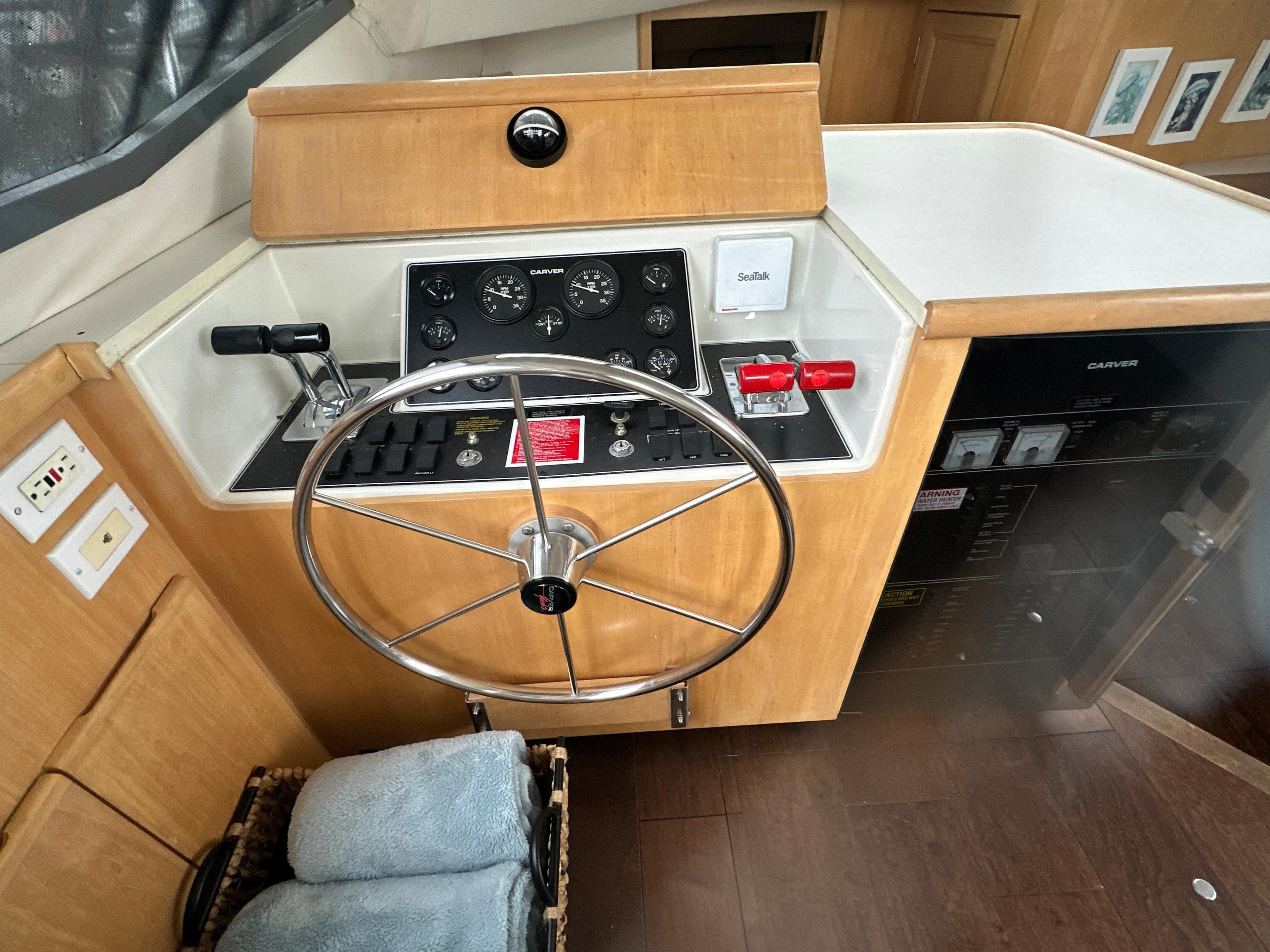 1995 Carver 355 Aft Cabin Motor Yacht