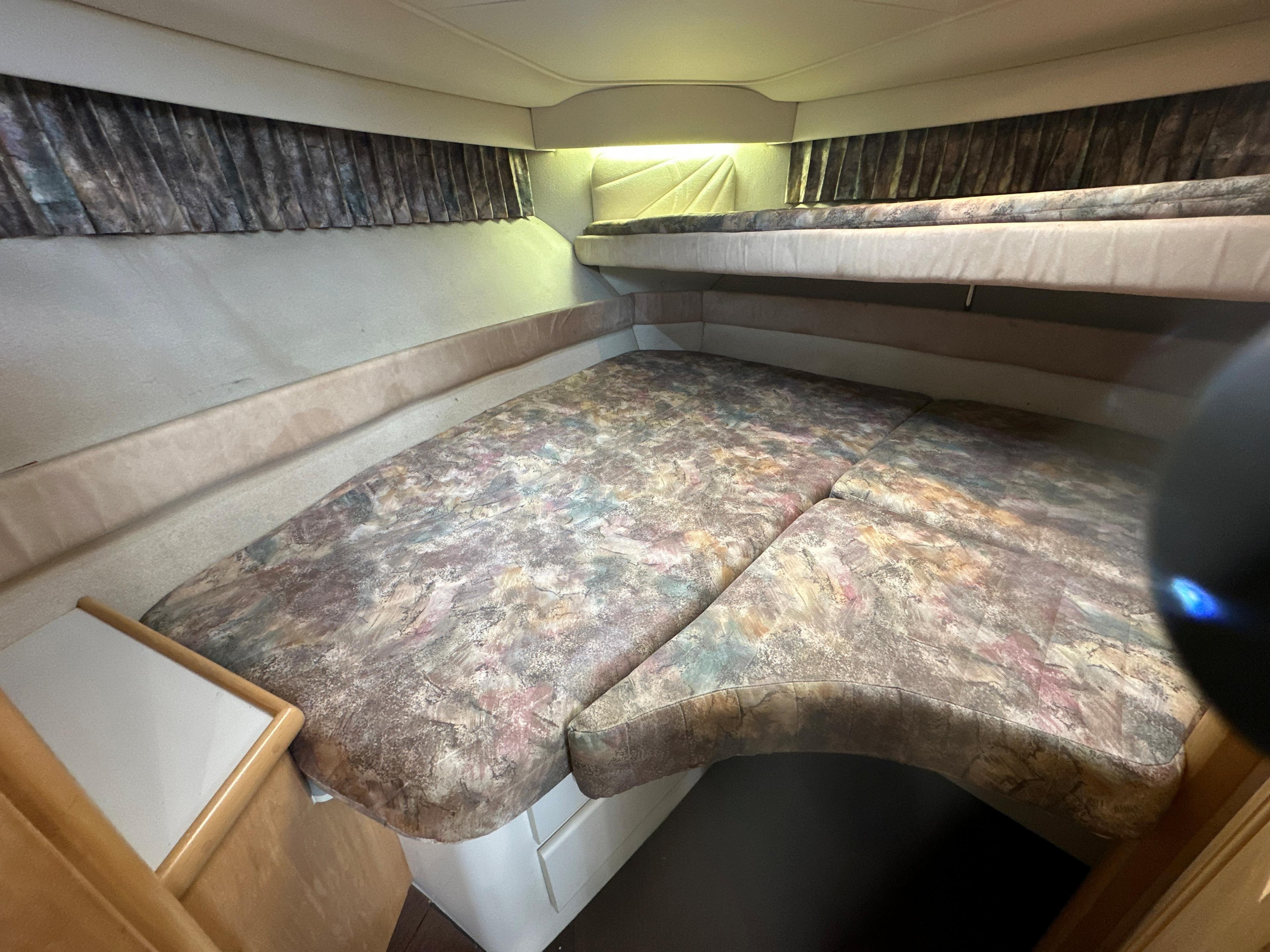 1995 Carver 355 Aft Cabin Motor Yacht