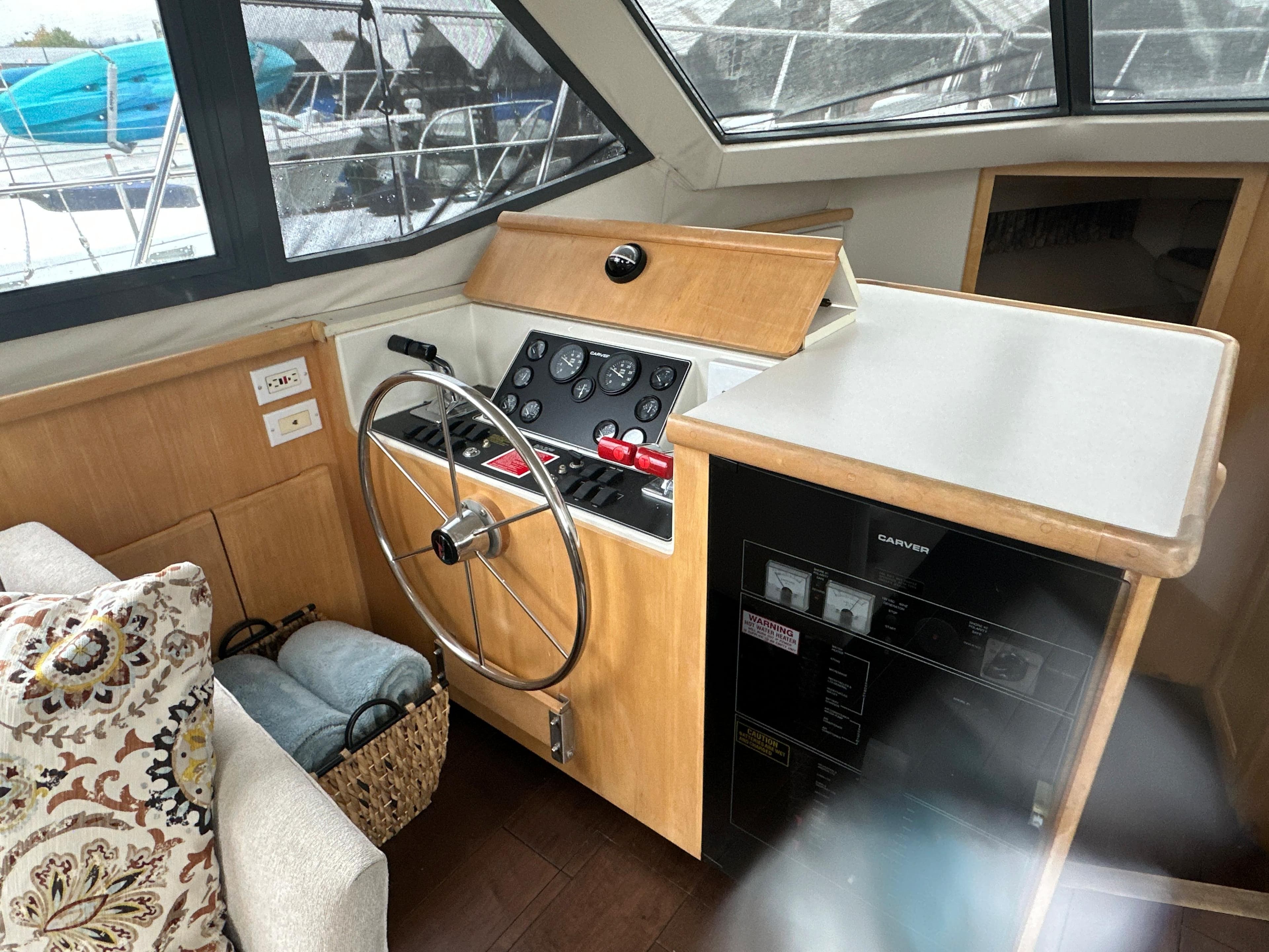 1995 Carver 355 Aft Cabin Motor Yacht