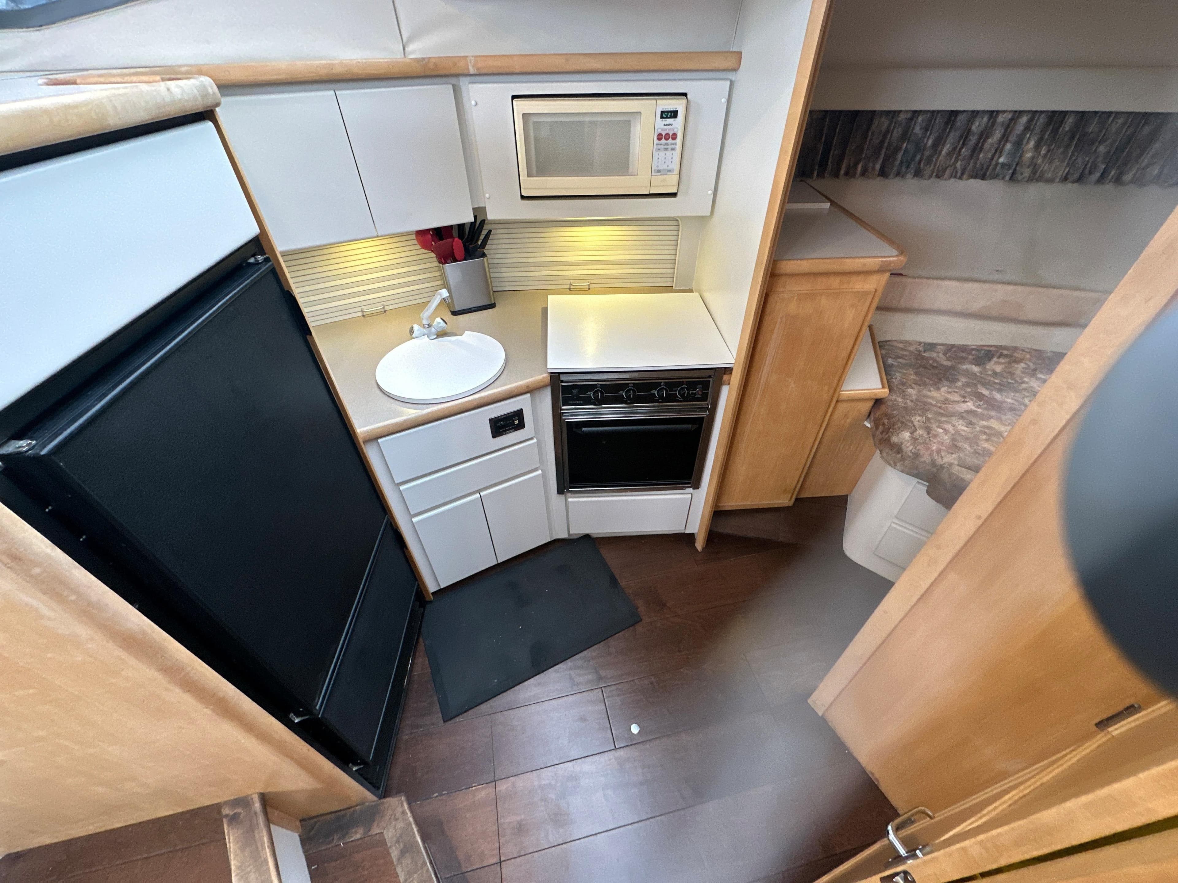 1995 Carver 355 Aft Cabin Motor Yacht