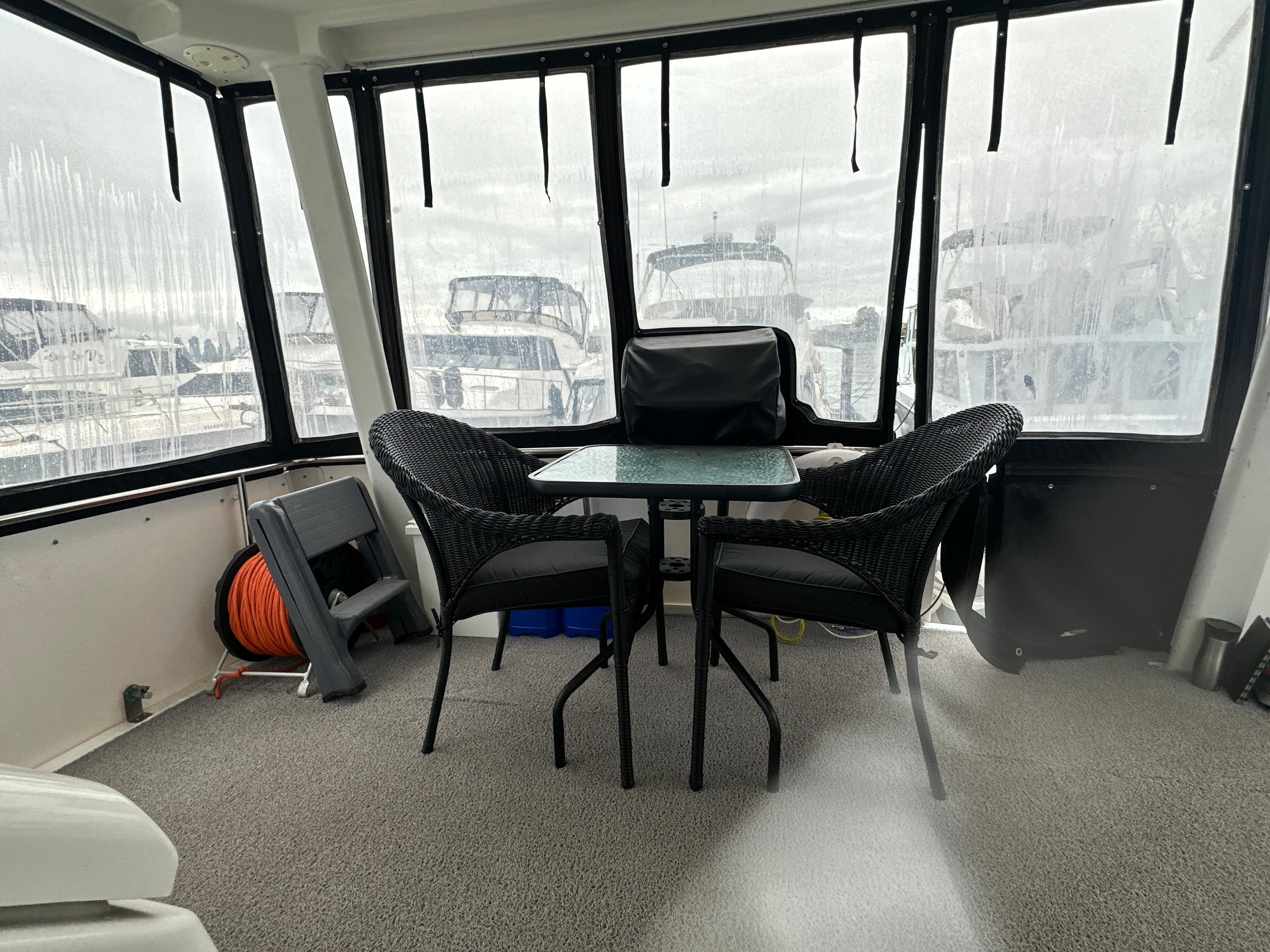 1995 Carver 355 Aft Cabin Motor Yacht
