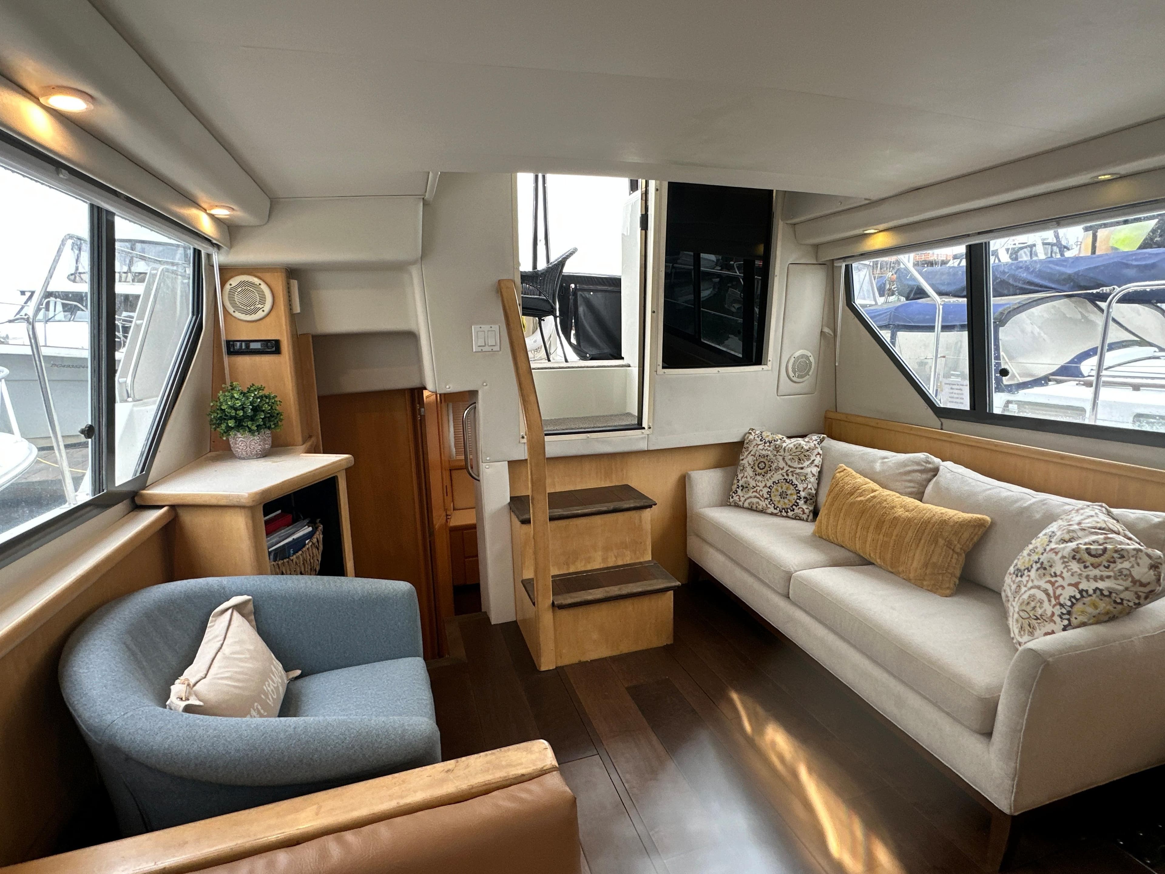 1995 Carver 355 Aft Cabin Motor Yacht