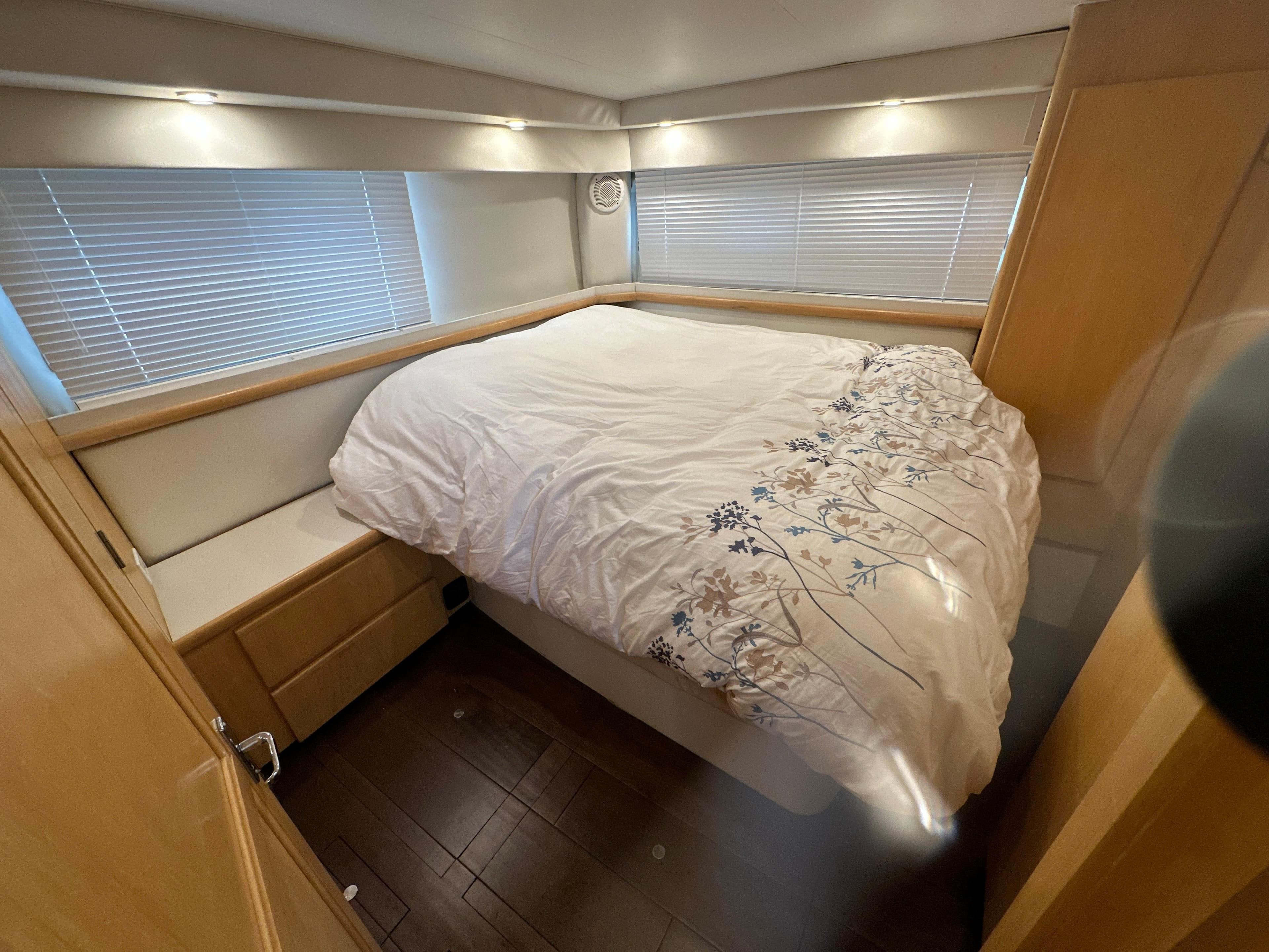 1995 Carver 355 Aft Cabin Motor Yacht