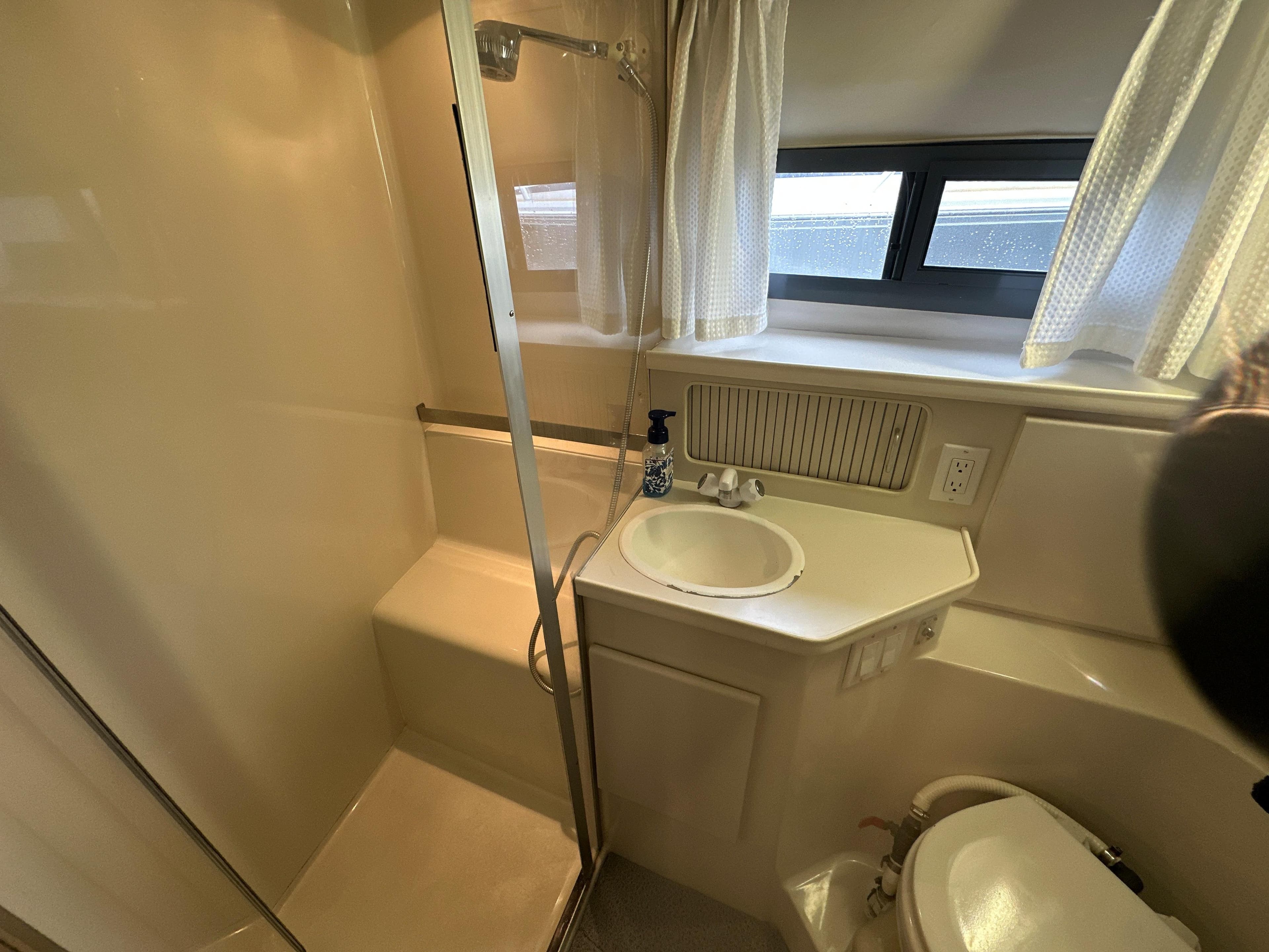 1995 Carver 355 Aft Cabin Motor Yacht