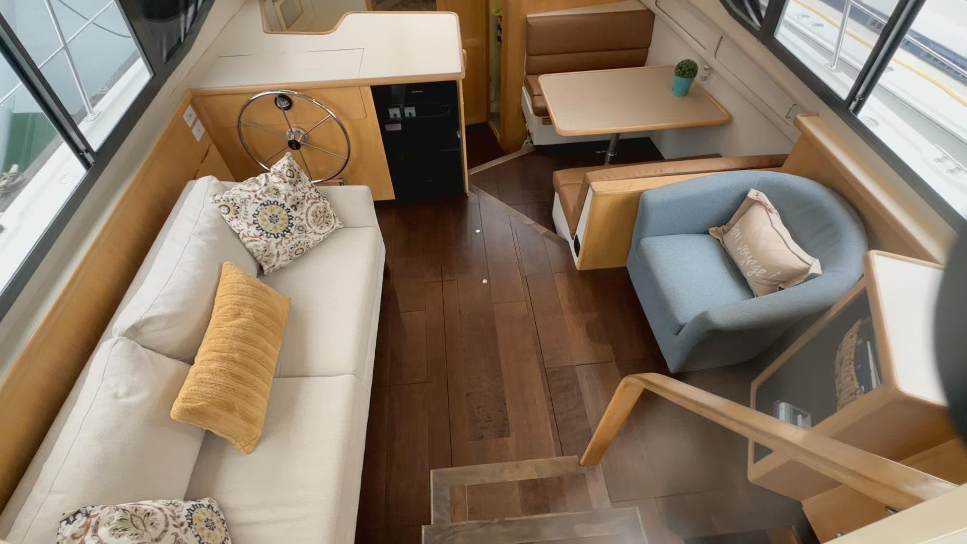 1995 Carver 355 Aft Cabin Motor Yacht