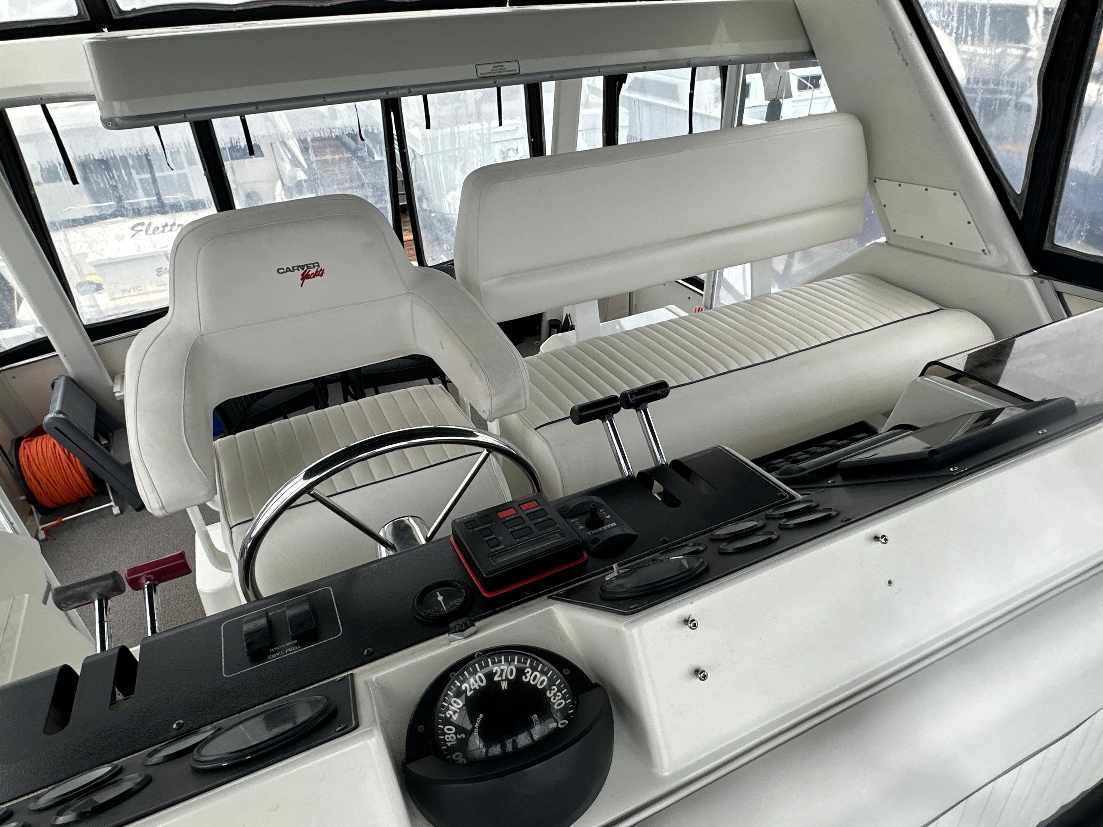 1995 Carver 355 Aft Cabin Motor Yacht