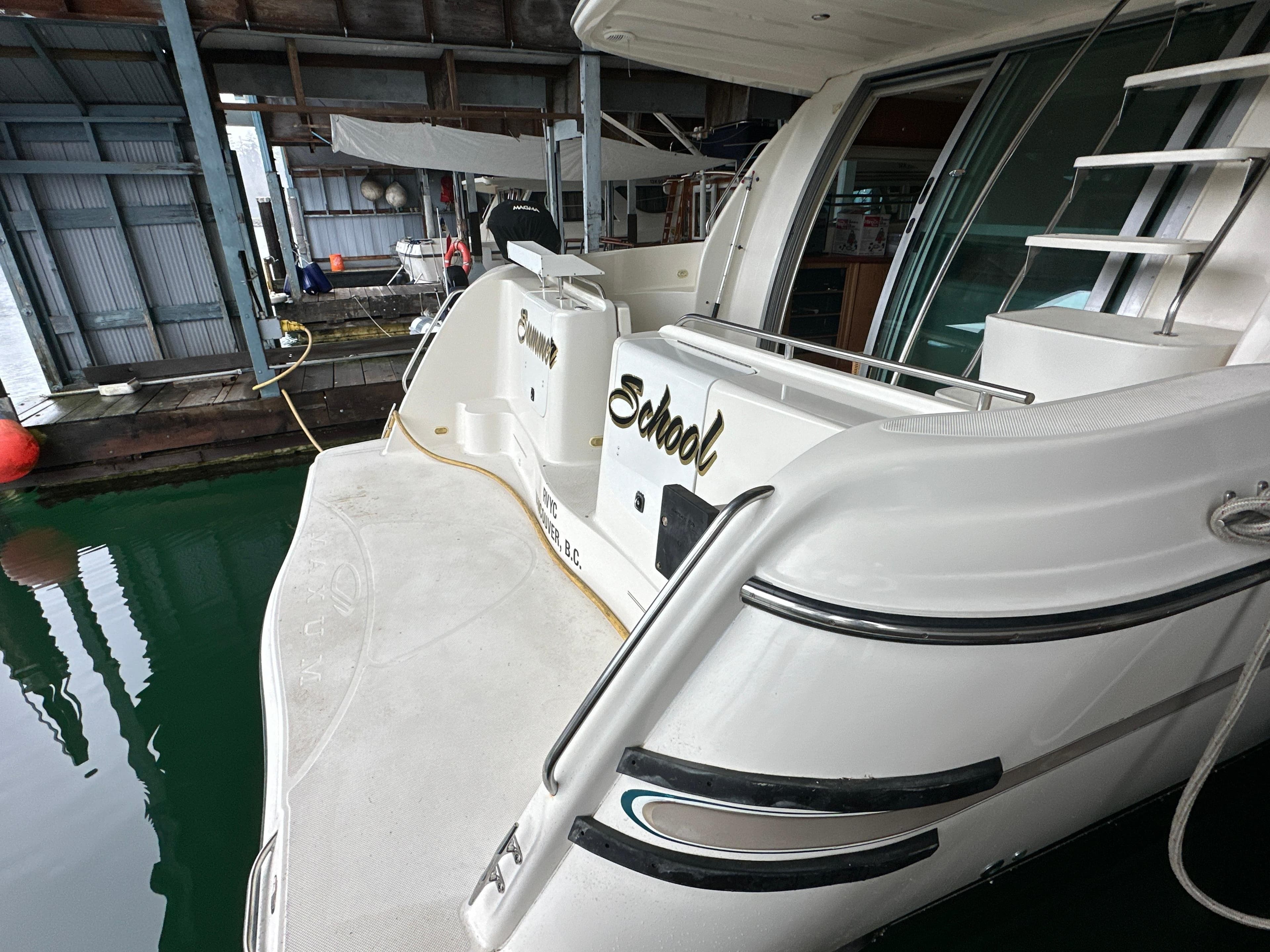 1999 Maxum 4600 SCB